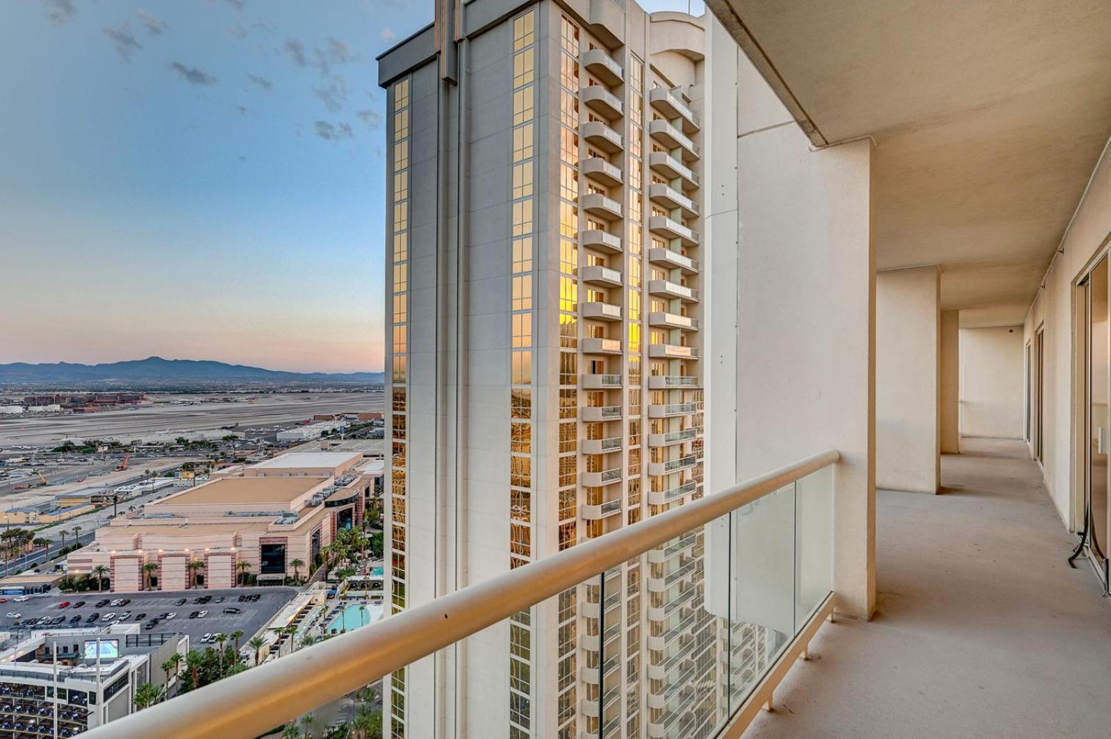 The Esme Suite at MGM Signature 5 MIN WALK FROM F1 GRANDSTAND Located at Tower 2 photo 78