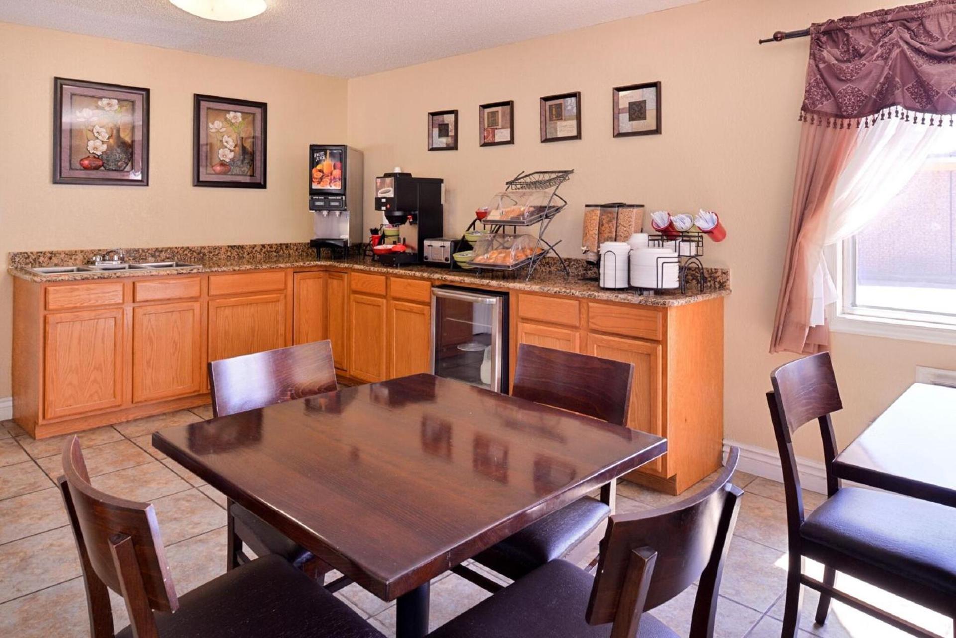 Americas Best Value Inn Ponca City photo 5