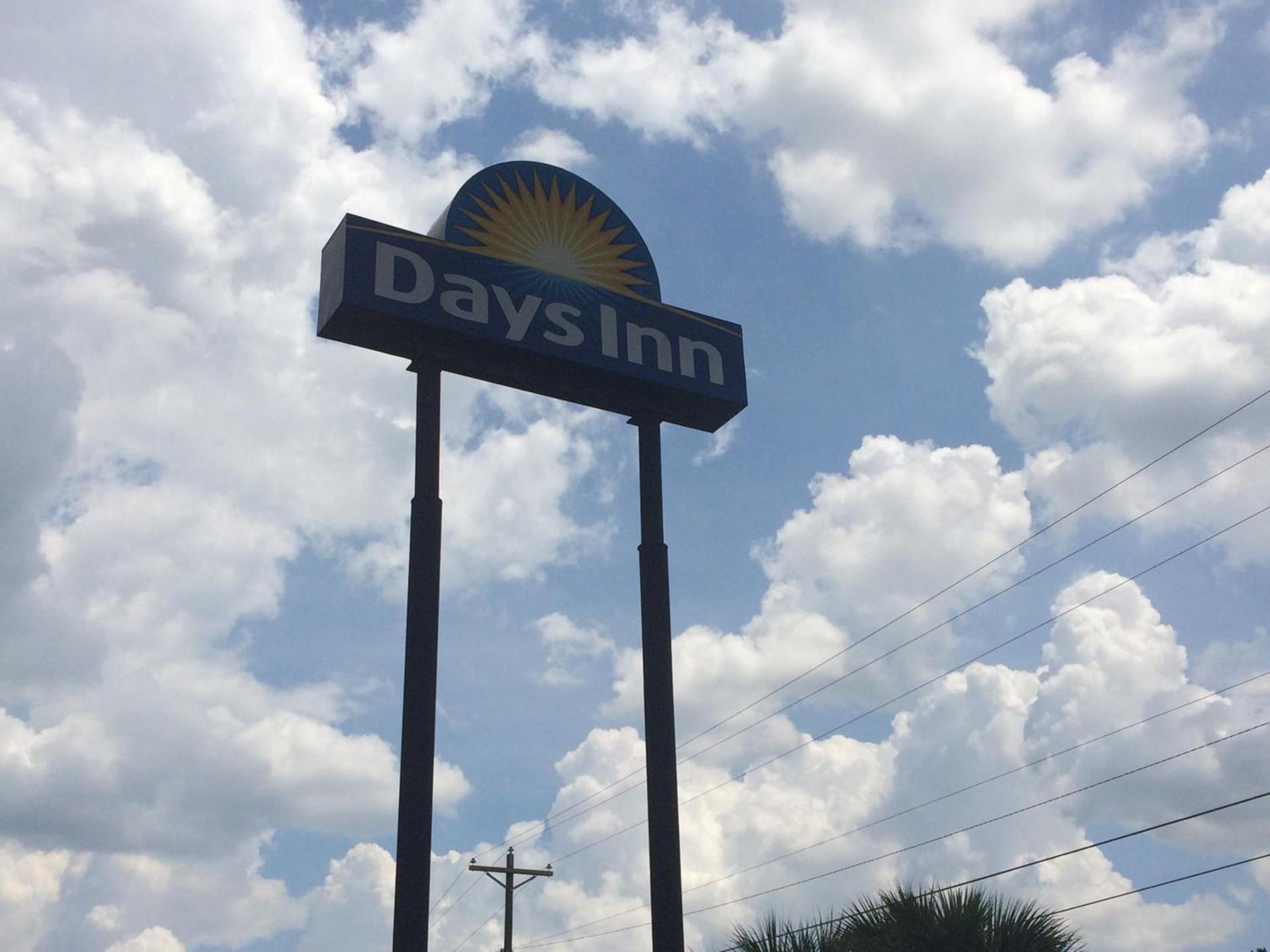 Days Inn by Wyndham Columbia NE Fort Jackson photo 24