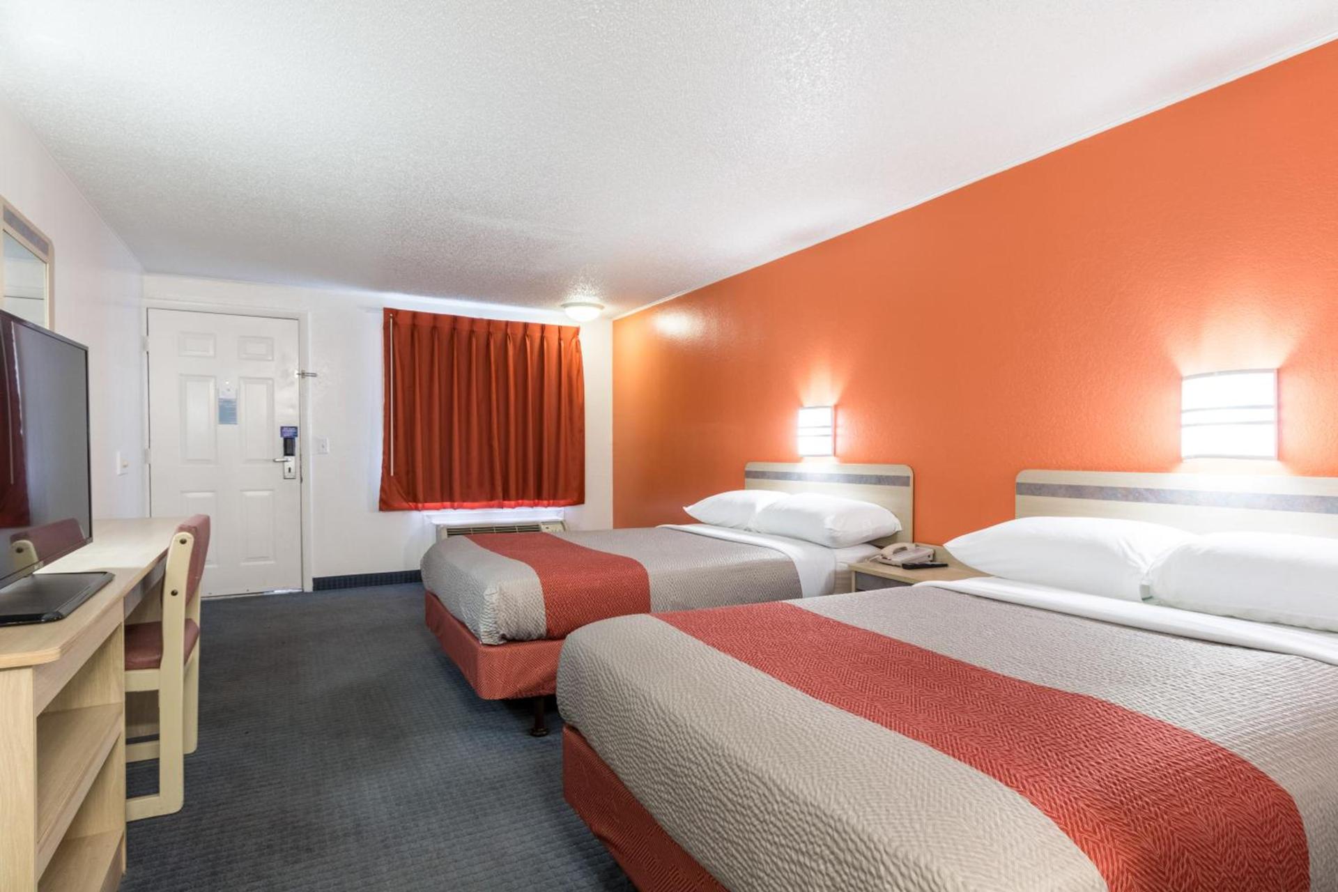 Travelodge by Wyndham Lansing photo 15