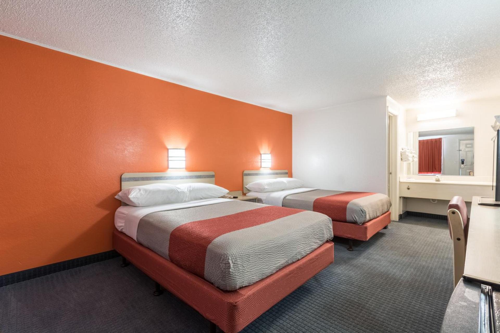 Travelodge by Wyndham Lansing photo 19