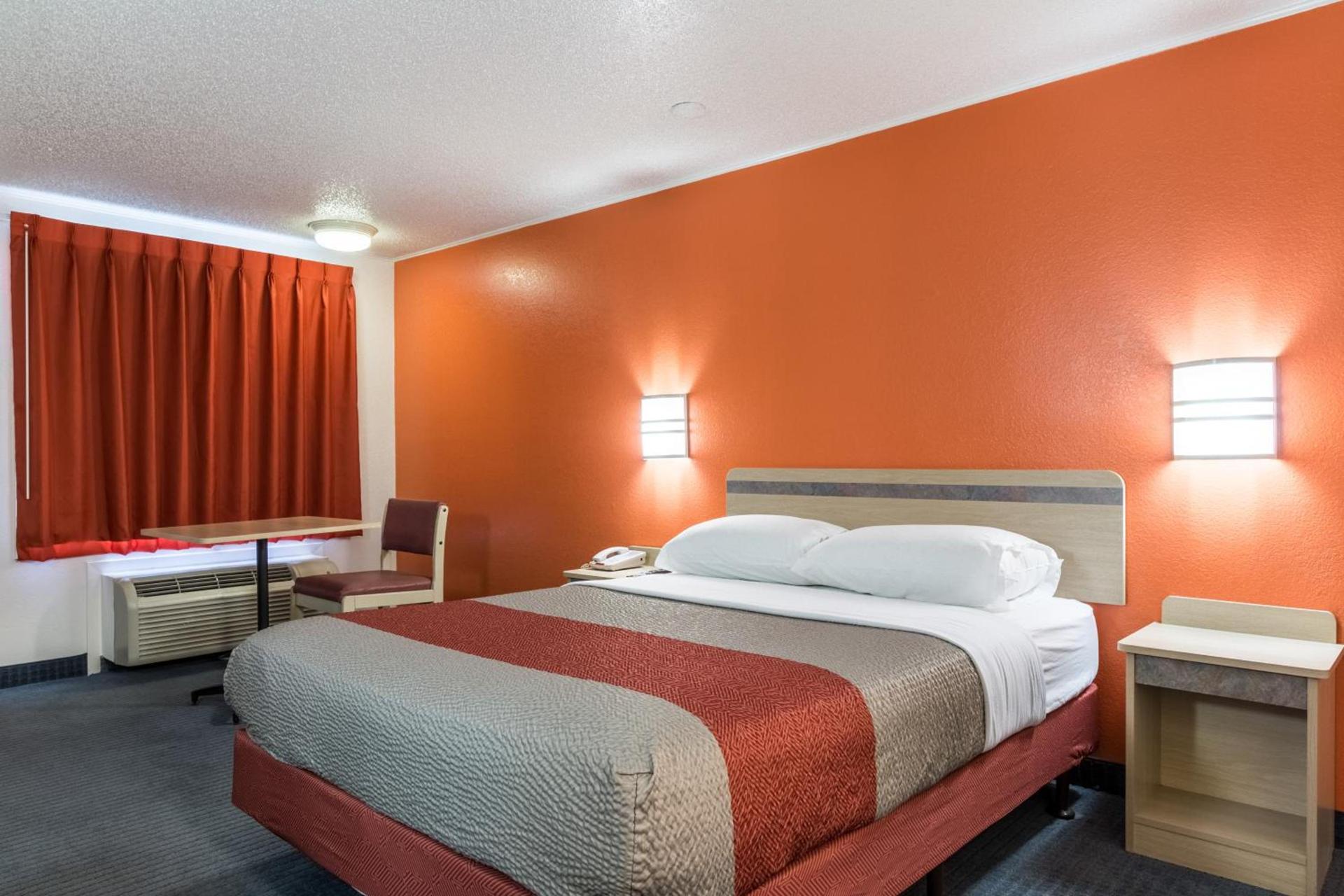 Travelodge by Wyndham Lansing photo 28