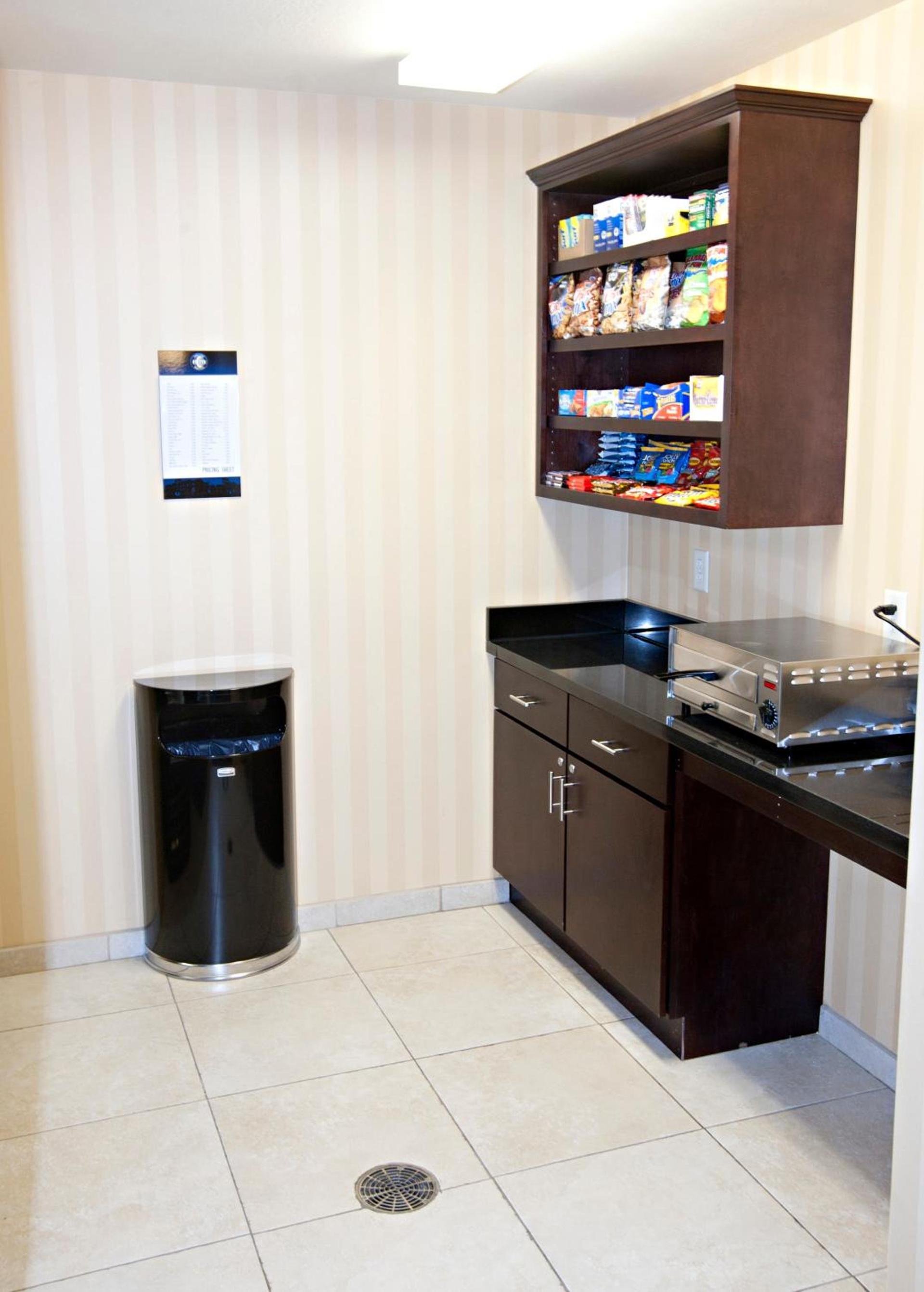 Cobblestone Inn & Suites - Langdon photo 17