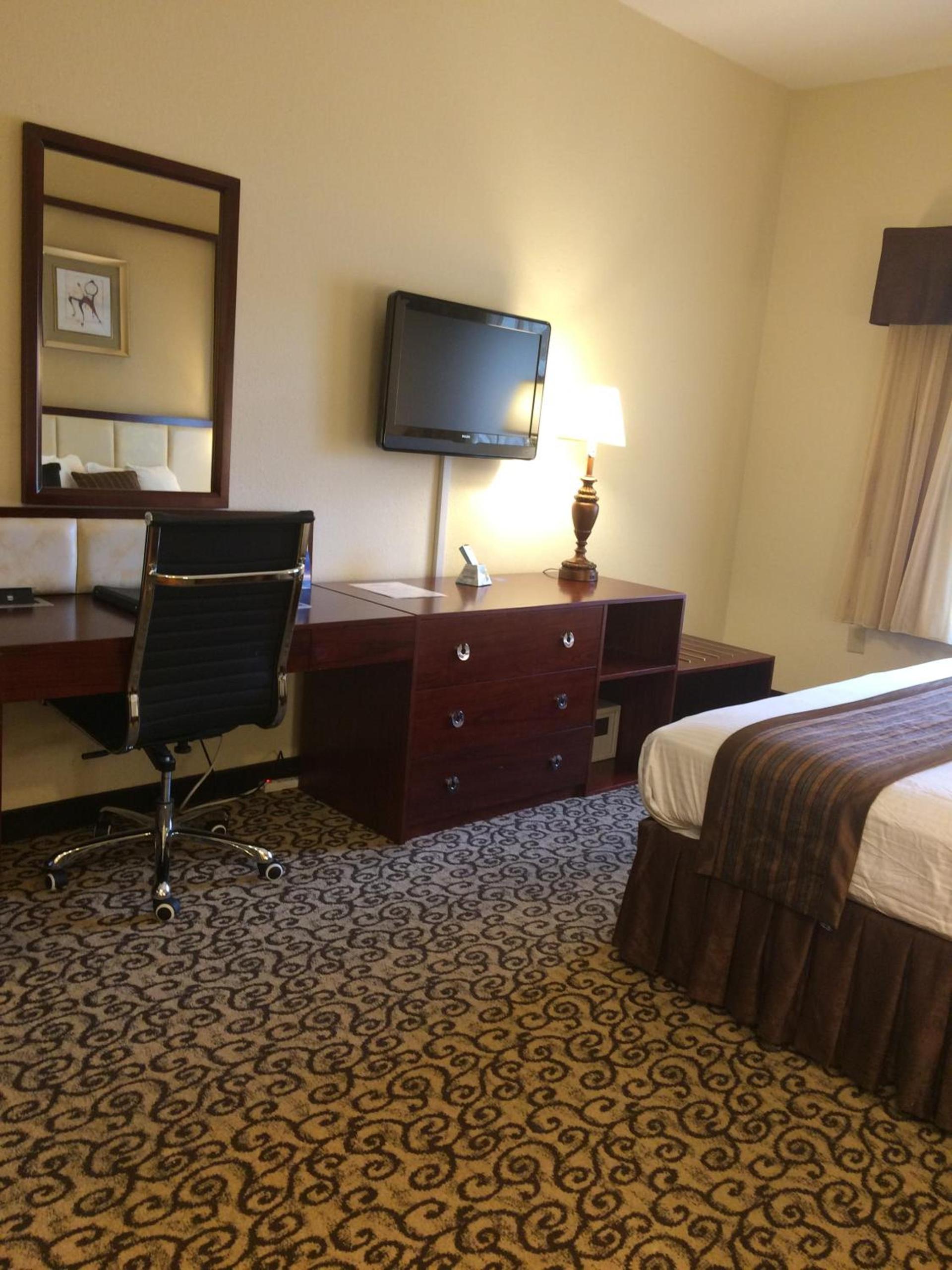 Baymont by Wyndham Columbia Fort Jackson photo 36