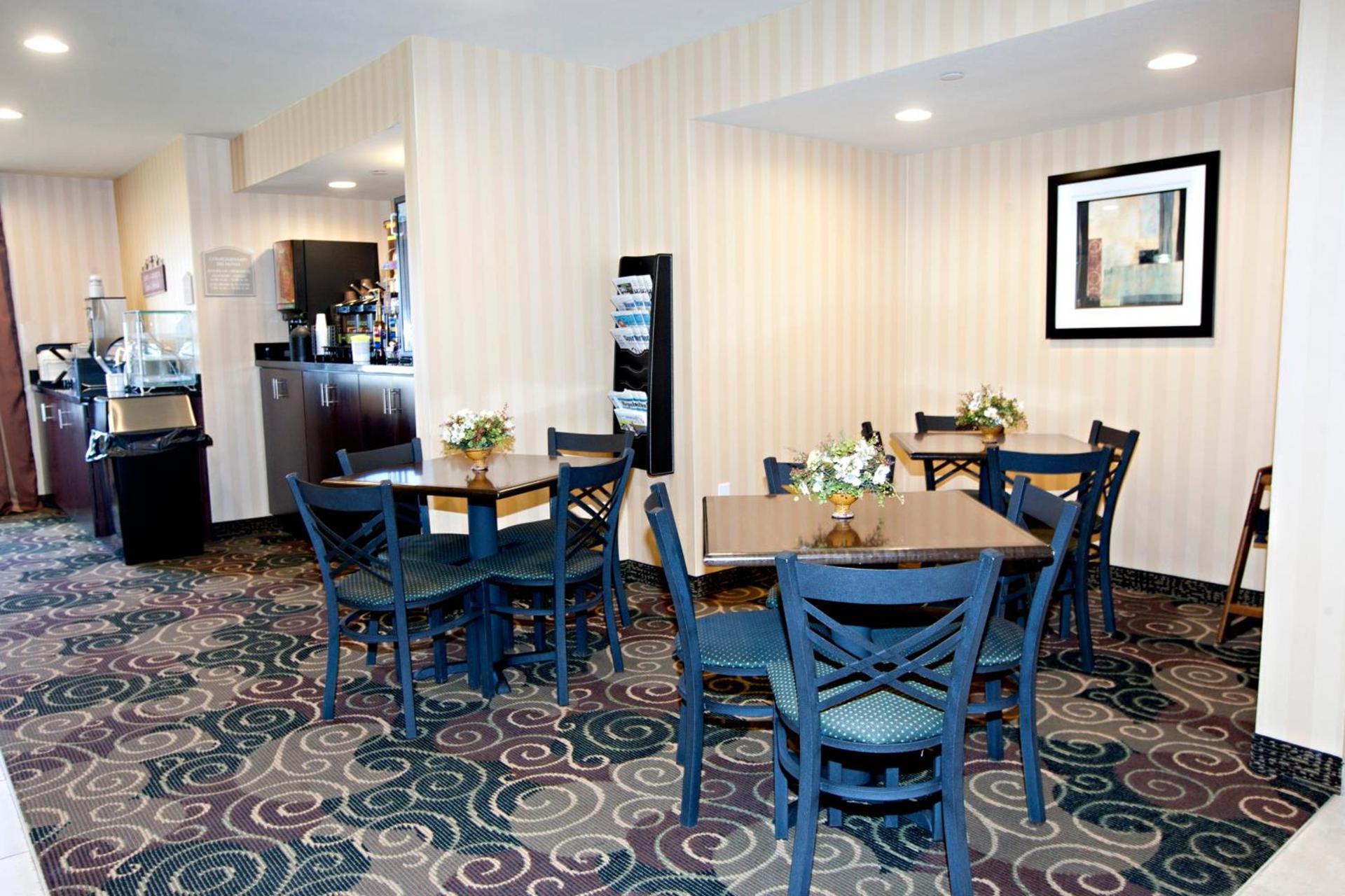 Cobblestone Inn & Suites - Langdon photo 9