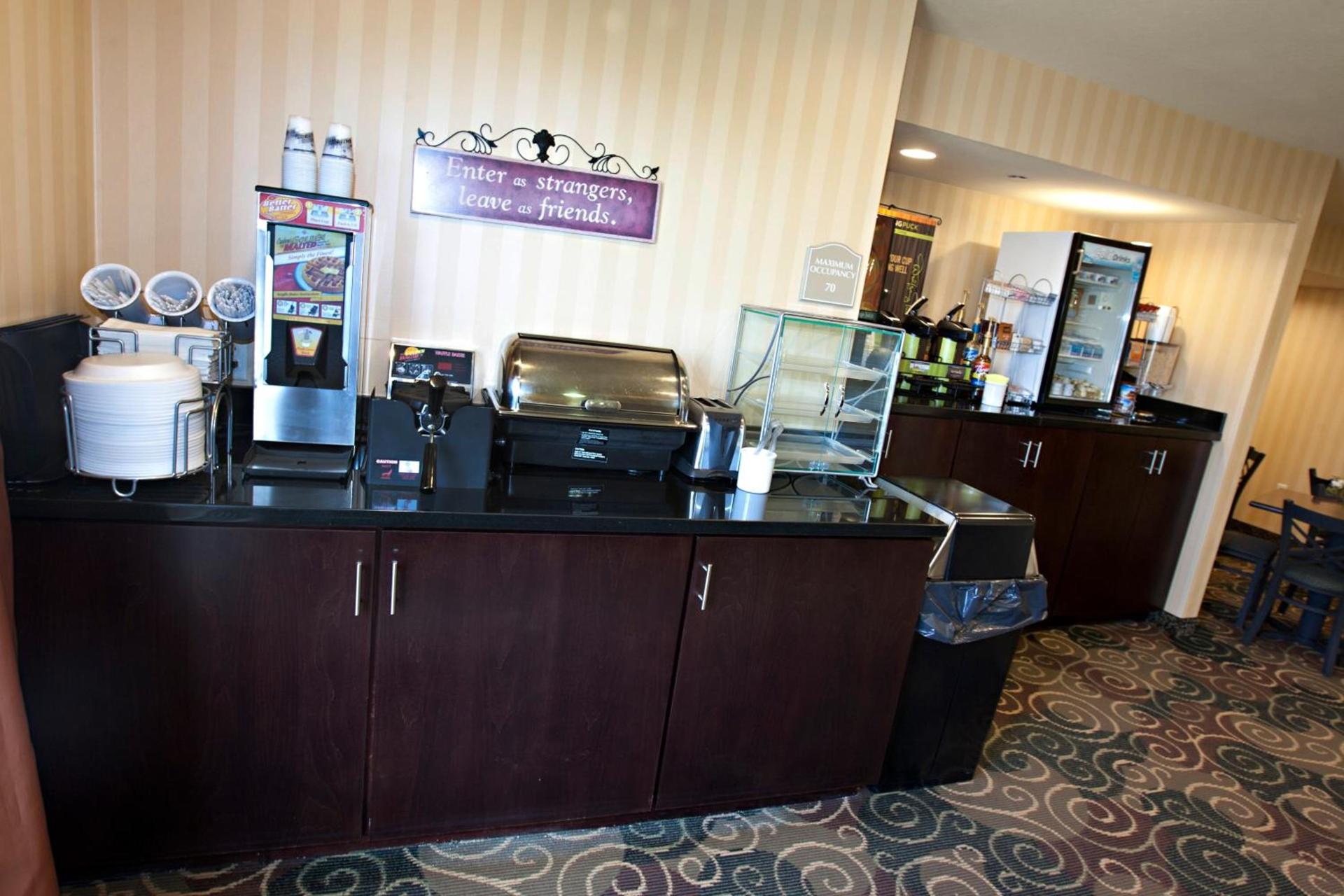 Cobblestone Inn & Suites - Langdon photo 11