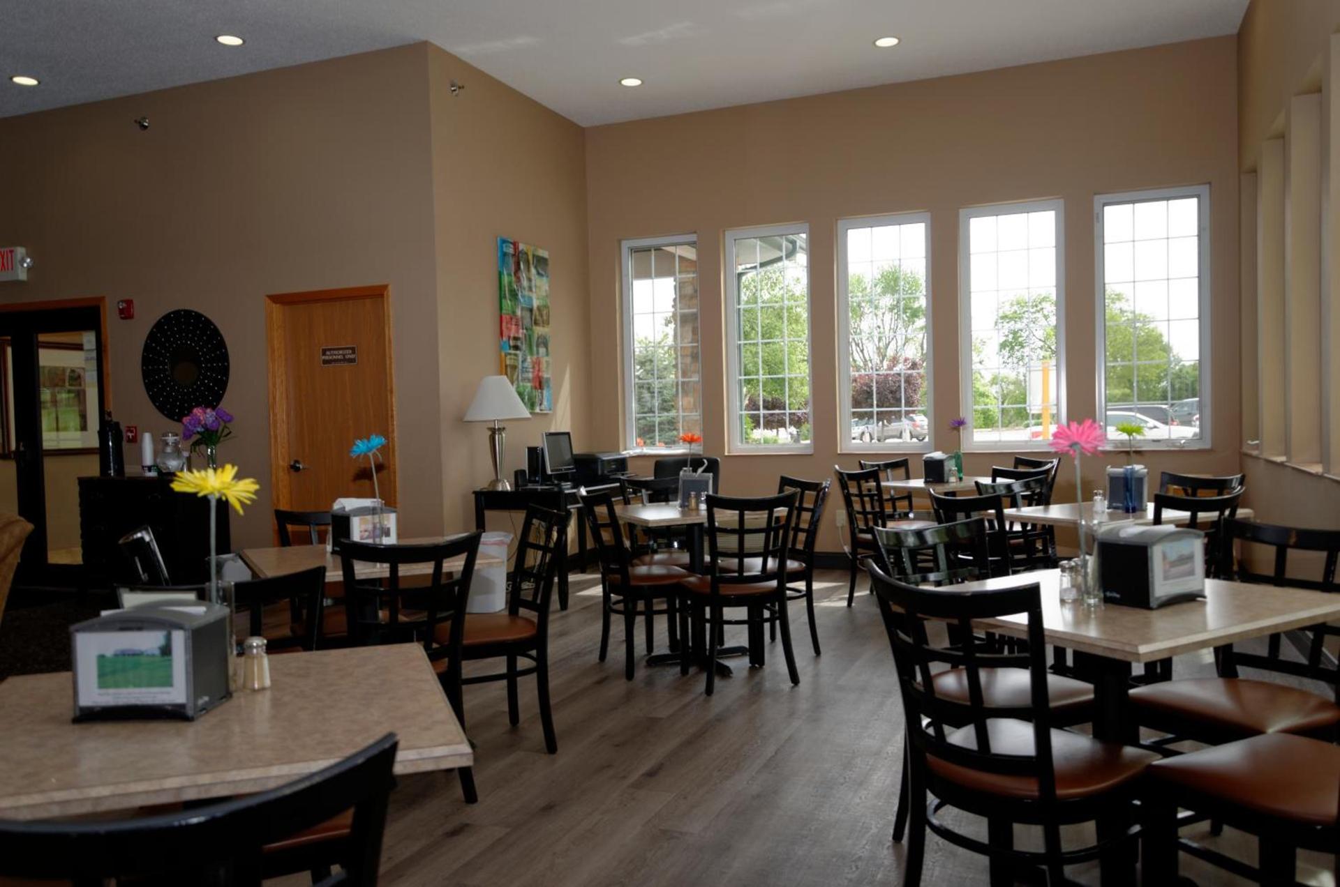 Cobblestone Inn & Suites - Denison | Majestic Hills photo 8