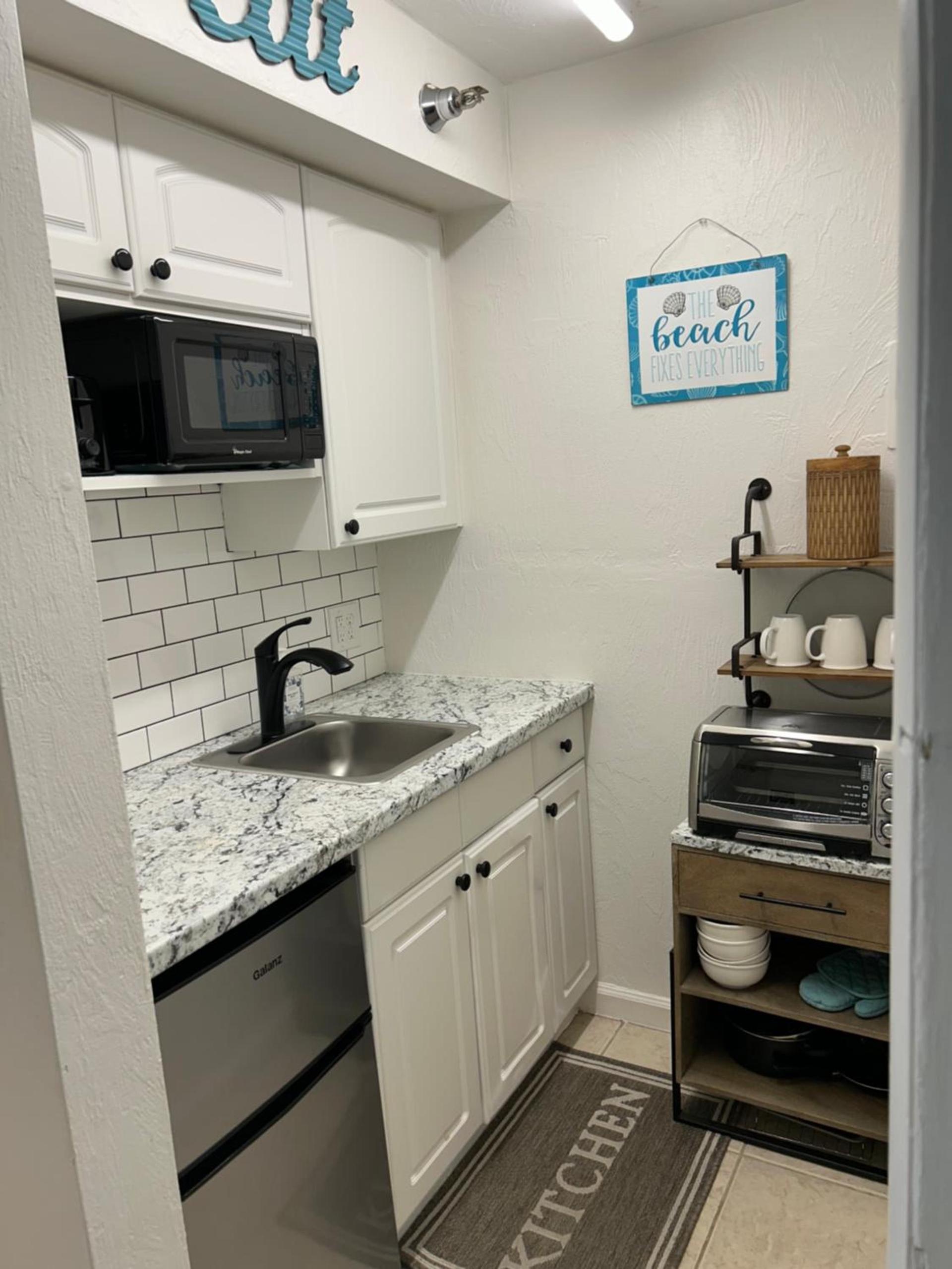 Beach Condo with Pool & Tiki Bar! photo 19