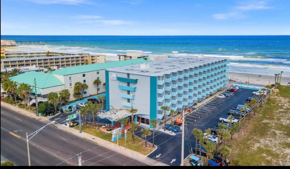 Beach Condo with Pool & Tiki Bar! photo 10