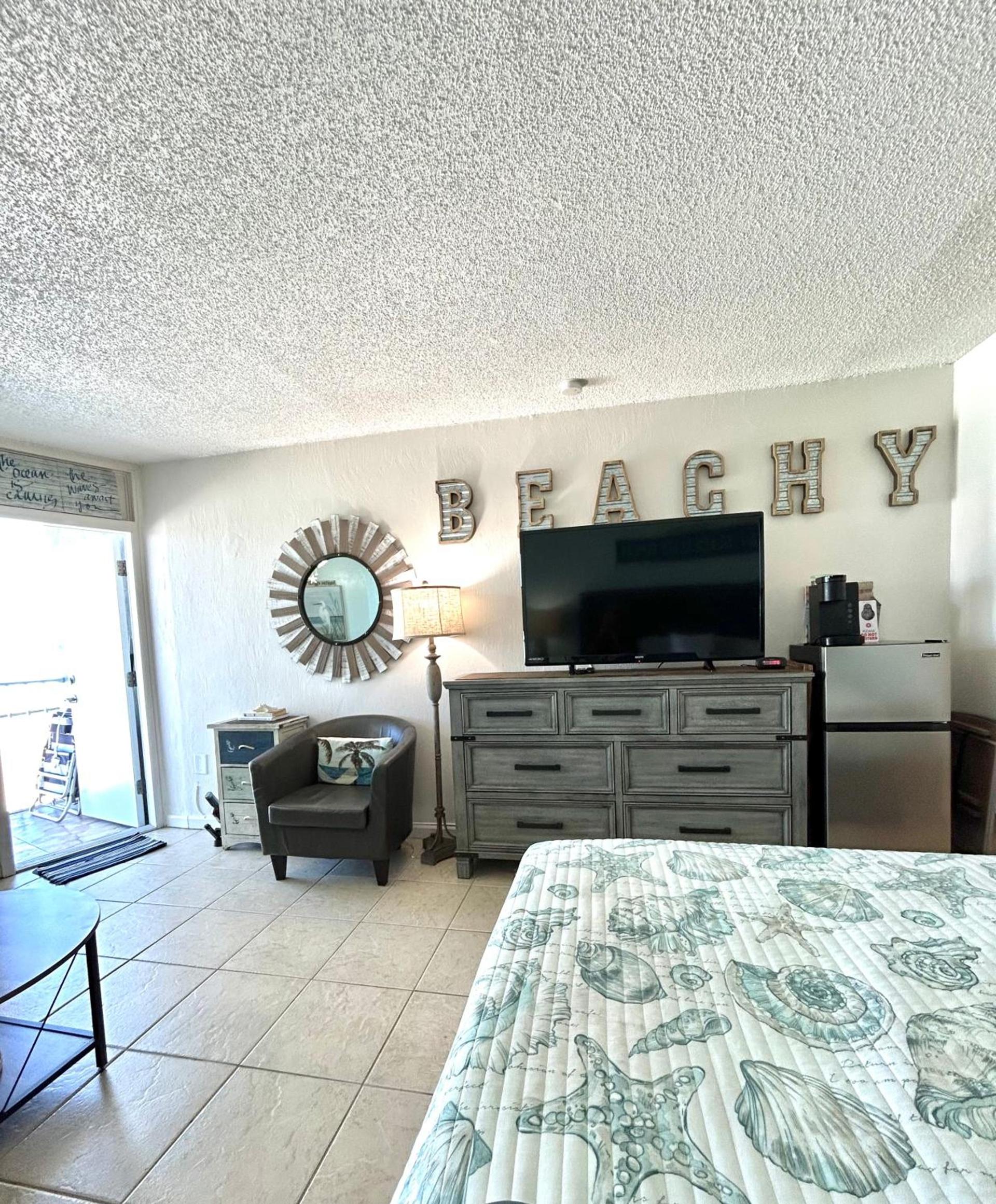 Beach Condo with Pool & Tiki Bar! photo 24