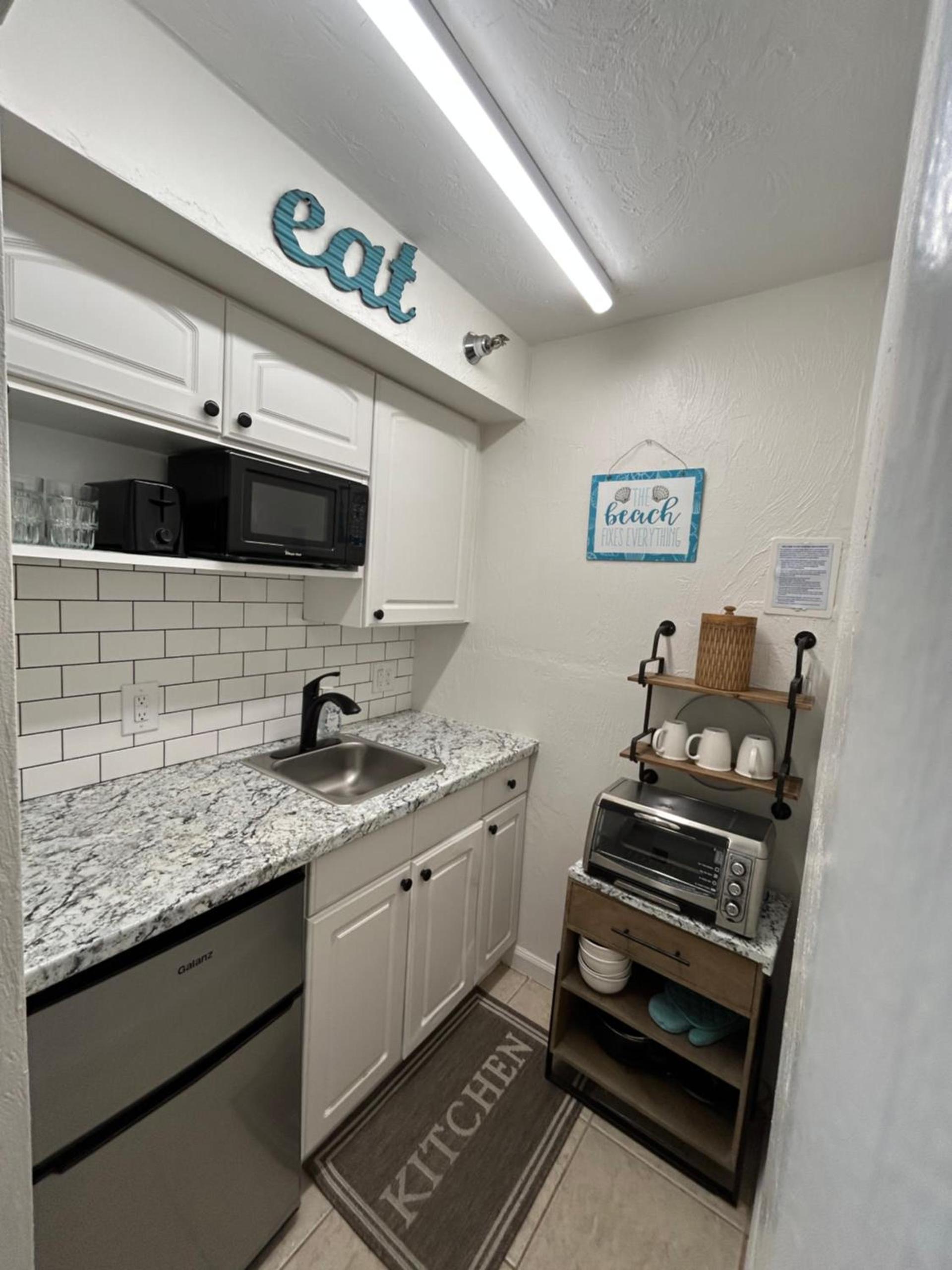 Beach Condo with Pool & Tiki Bar! photo 17