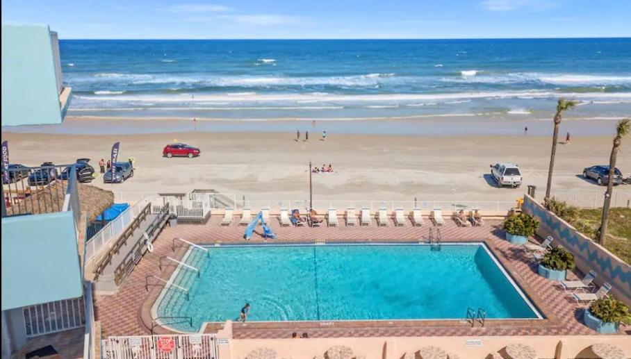 Beach Condo with Pool & Tiki Bar! photo 14