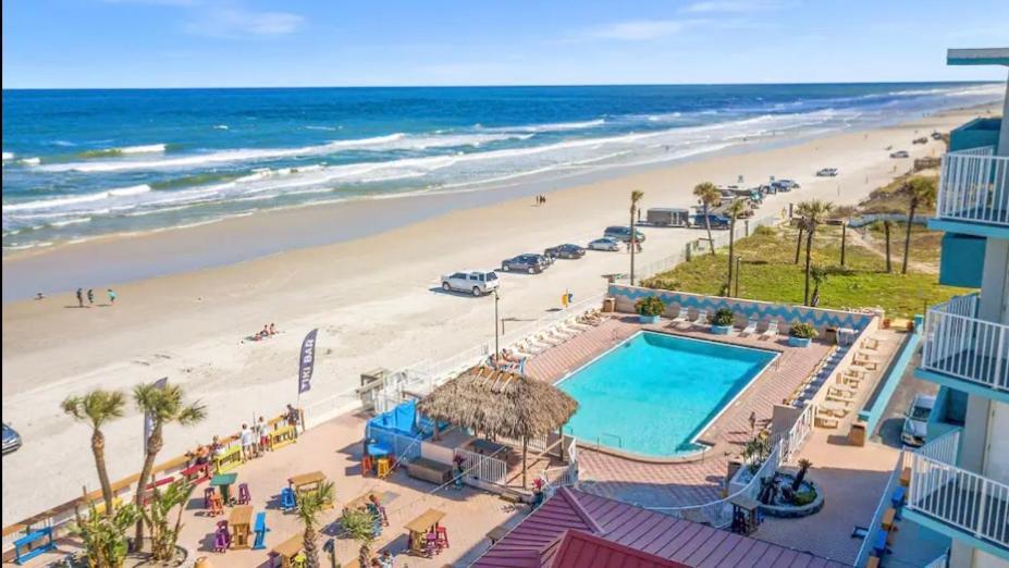 Beach Condo with Pool & Tiki Bar! photo 7