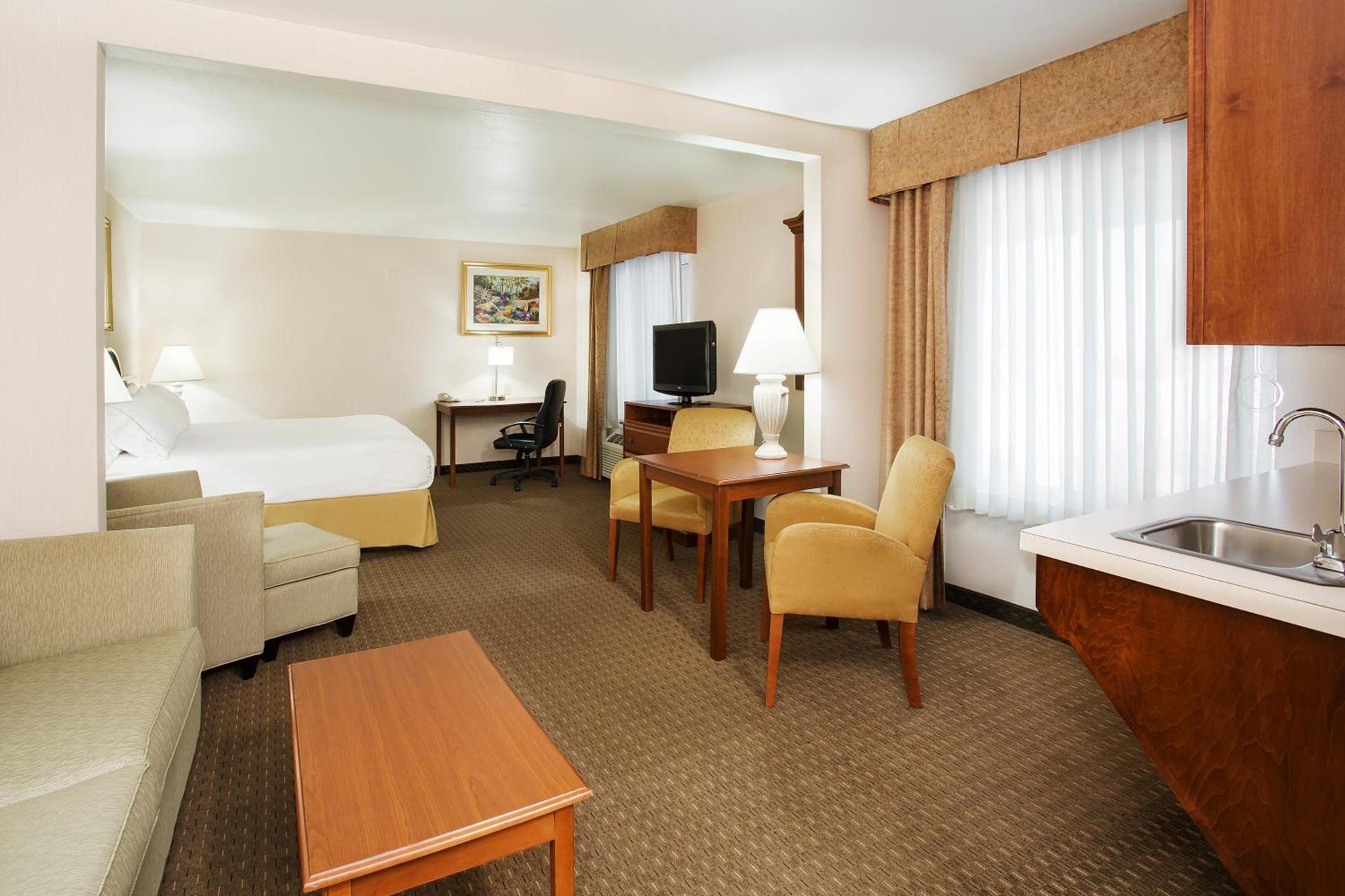 Holiday Inn Express Hotel & Suites Marion by IHG photo 2