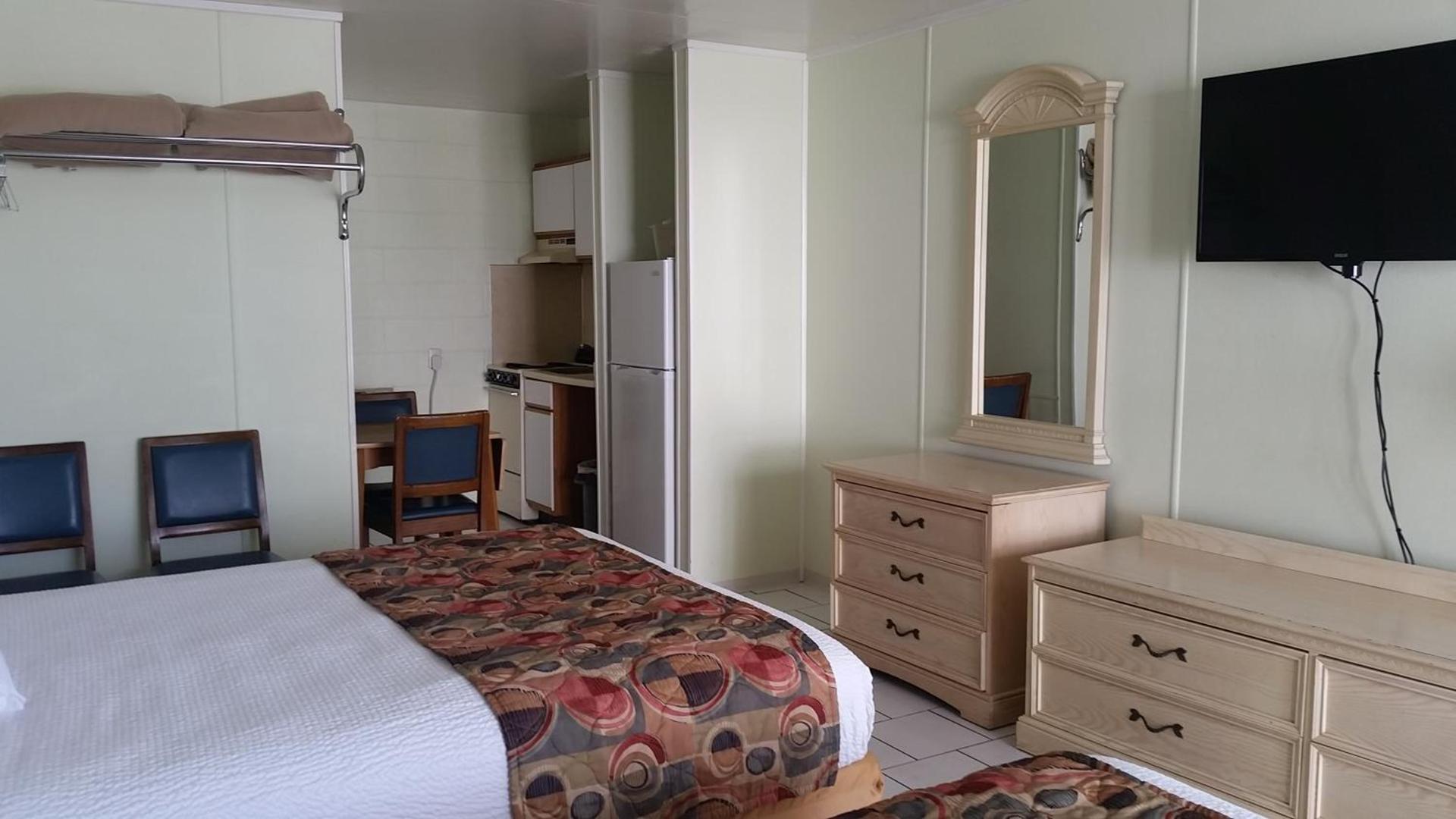 Vancouver Motel photo 24