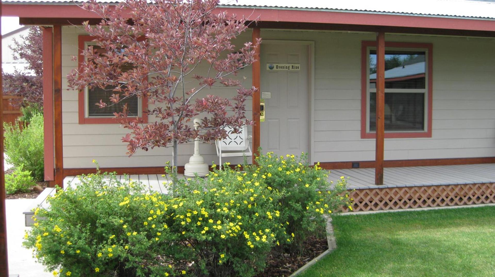 Pinedale Cozy Cabins photo 6