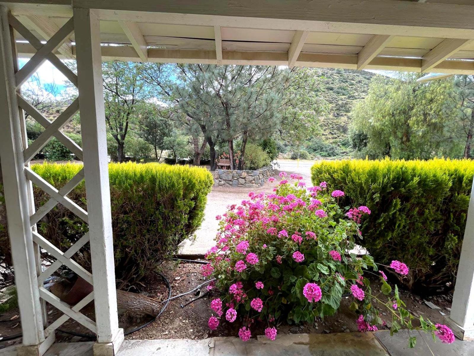 Sierra Pelona Motel photo 17