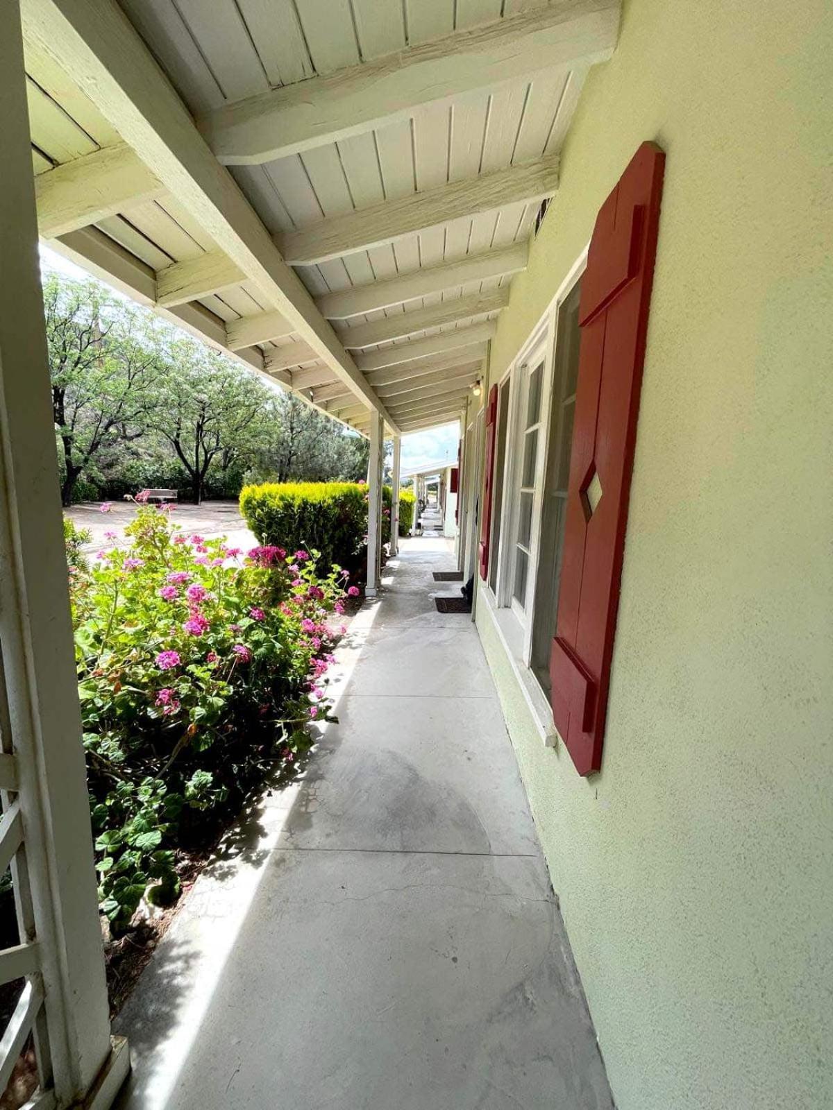 Sierra Pelona Motel photo 16