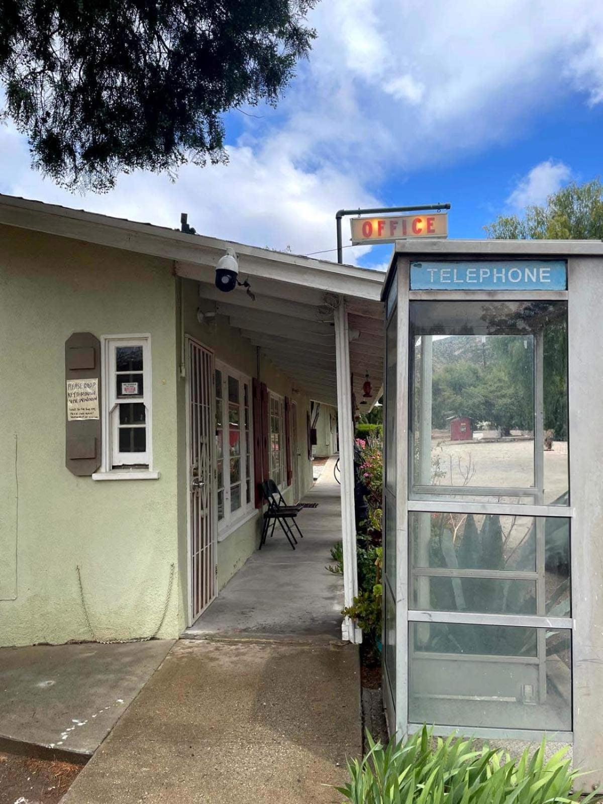 Sierra Pelona Motel photo 19