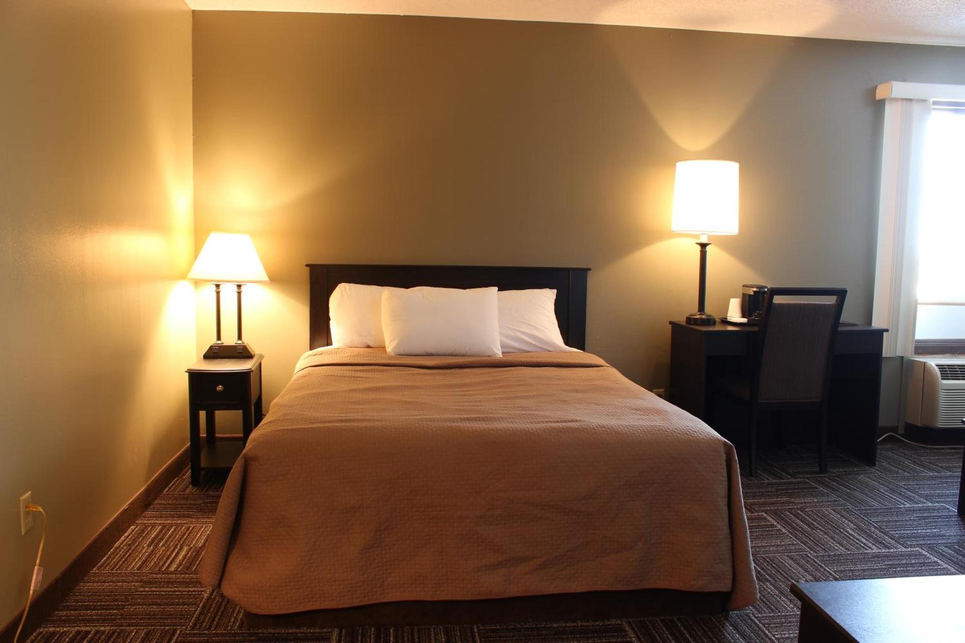 Sunlac Inn Devils Lake photo 11