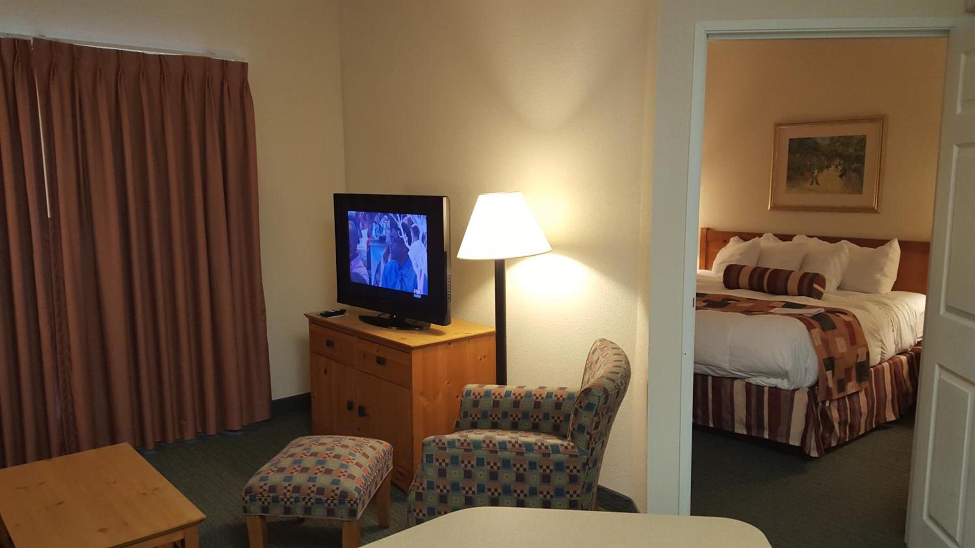 Baymont by Wyndham Wichita East photo 42