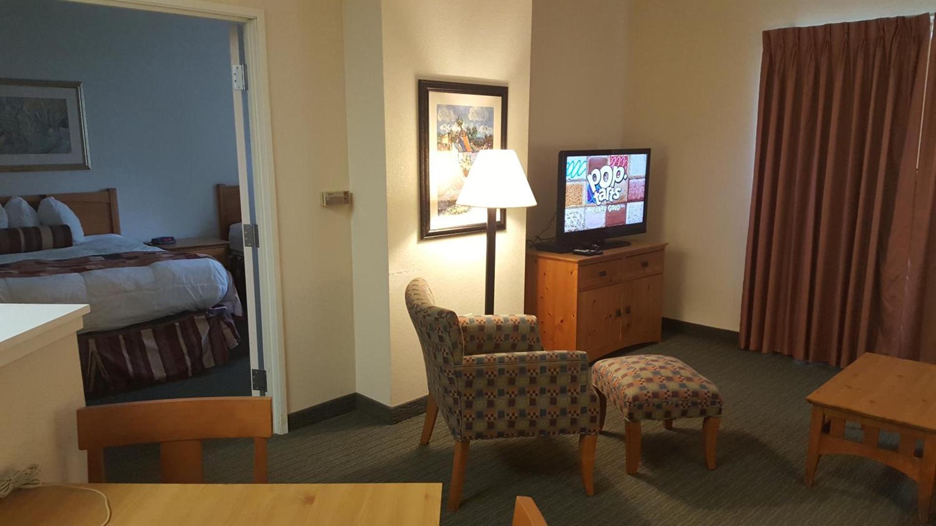Baymont by Wyndham Wichita East photo 43