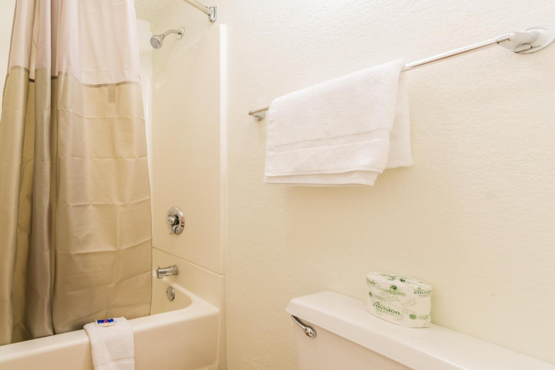 Travelodge by Wyndham Essington / Philadelphia Airport photo 39