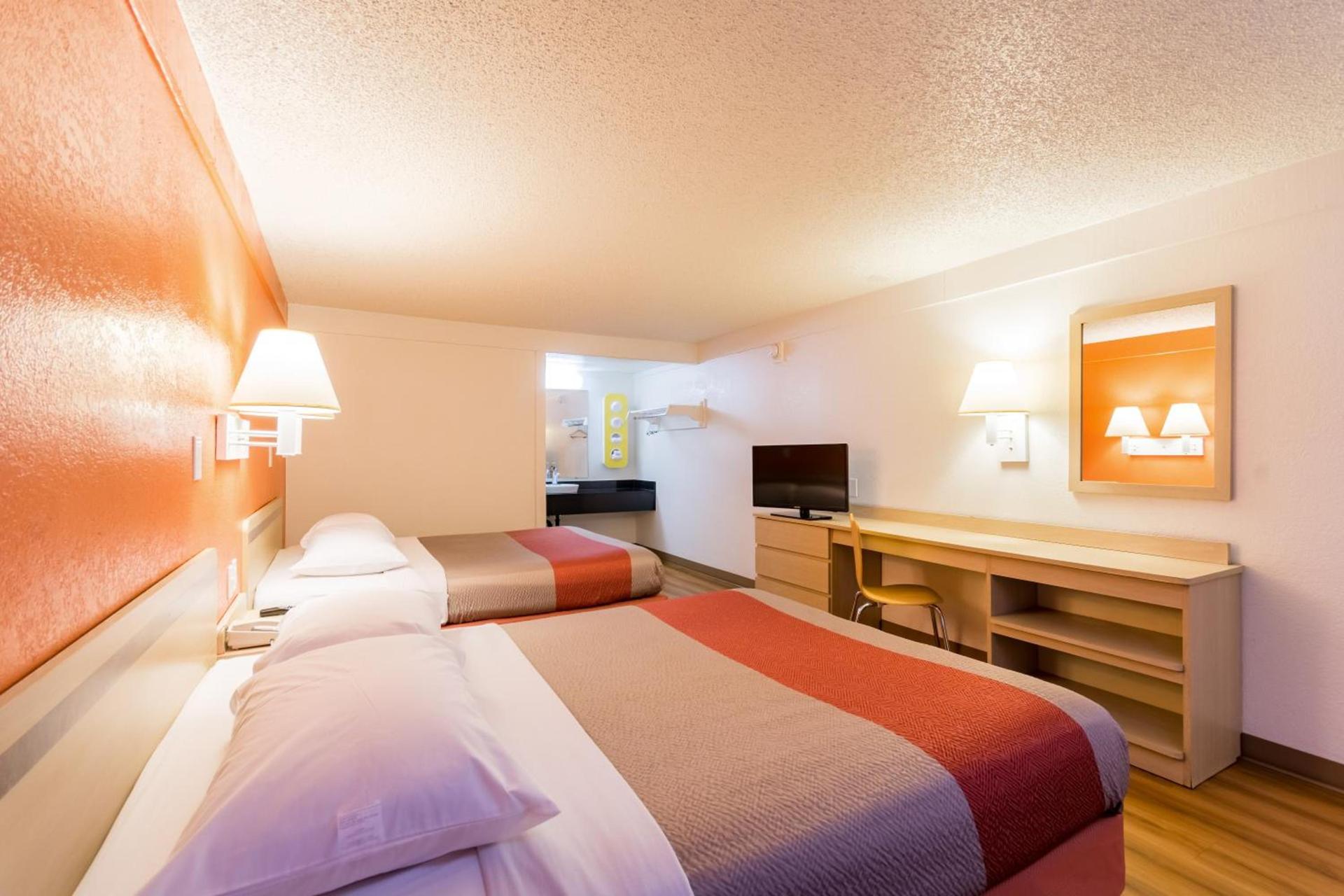 Travelodge by Wyndham Essington / Philadelphia Airport photo 38