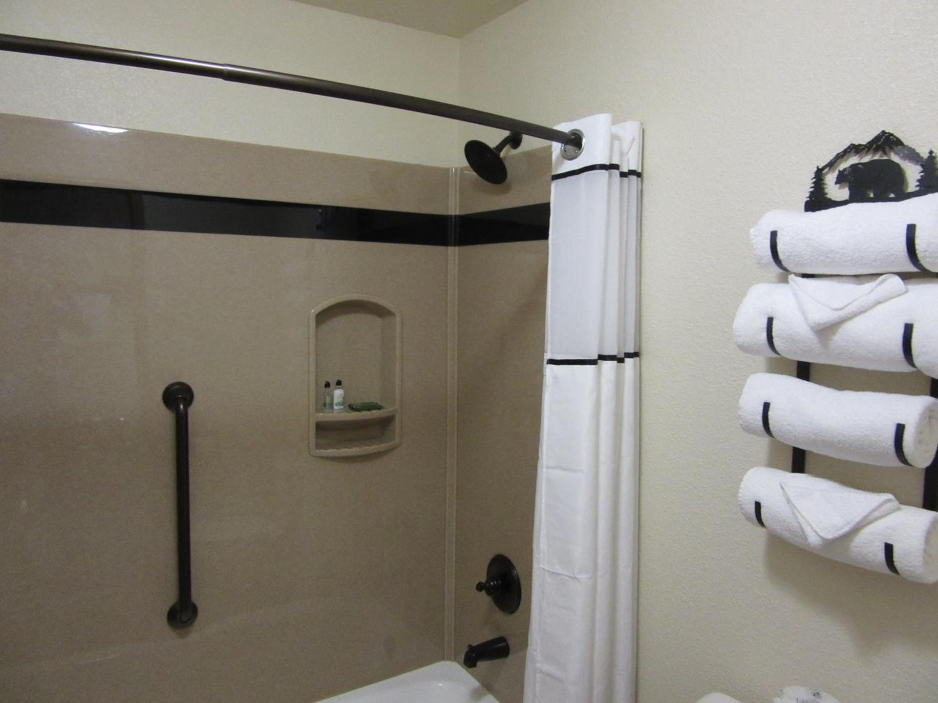 Crosswinds Inn photo 38