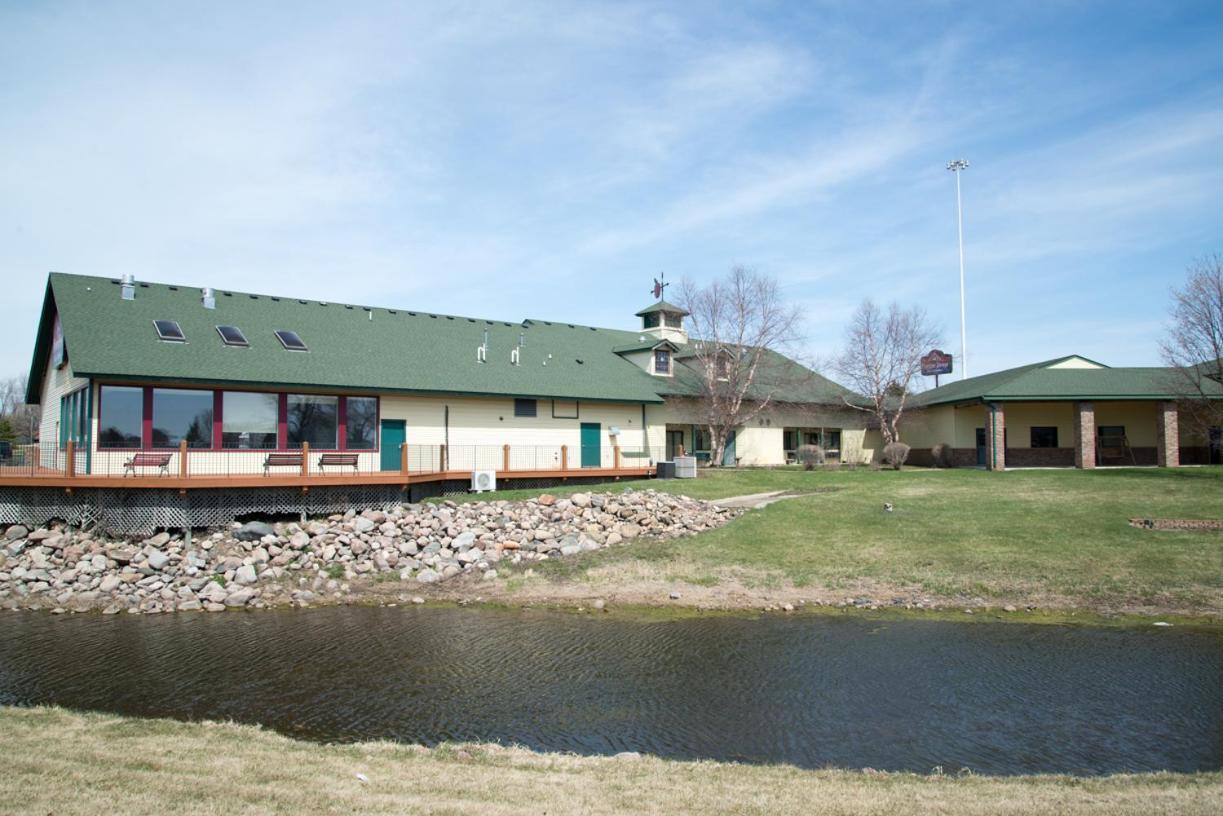 HomeTown Inn and Suites Belle Plaine photo 1
