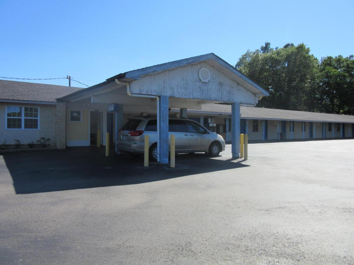 Relax Inn Tyler photo 30