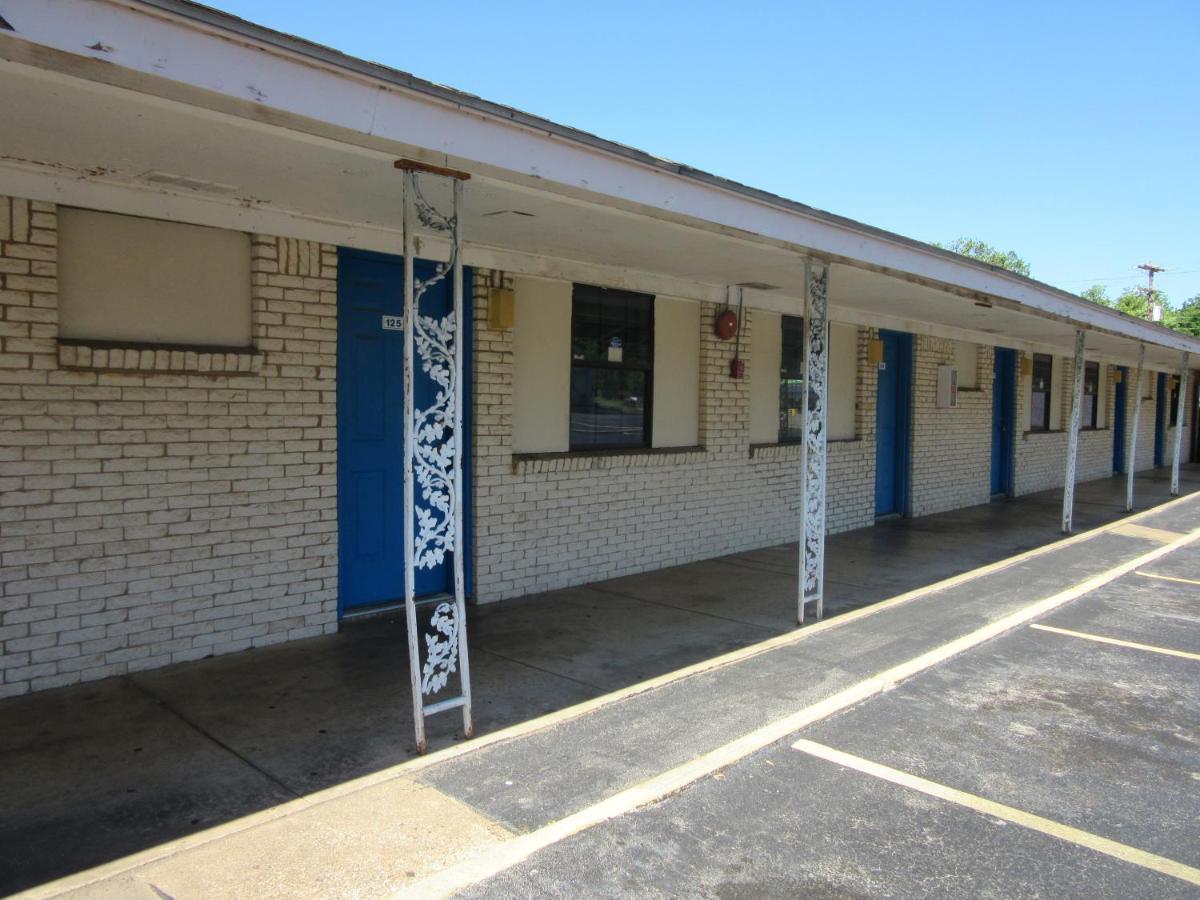 Relax Inn Tyler photo 27