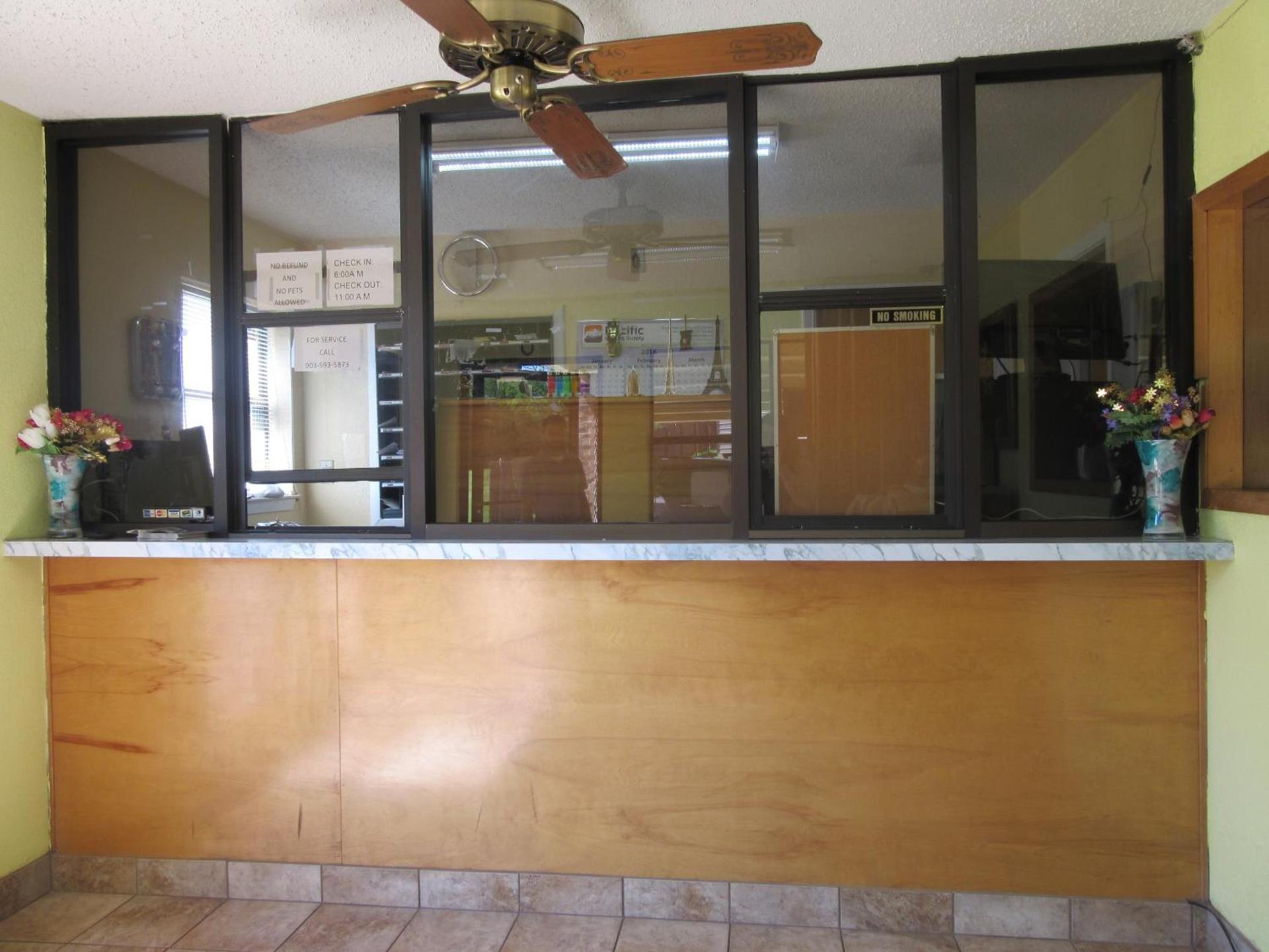Town House Motel photo 2