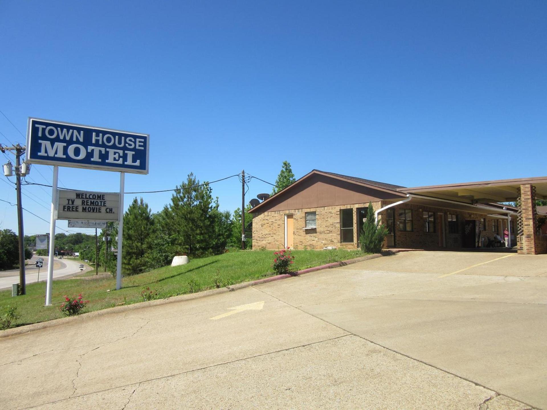 Town House Motel photo 1