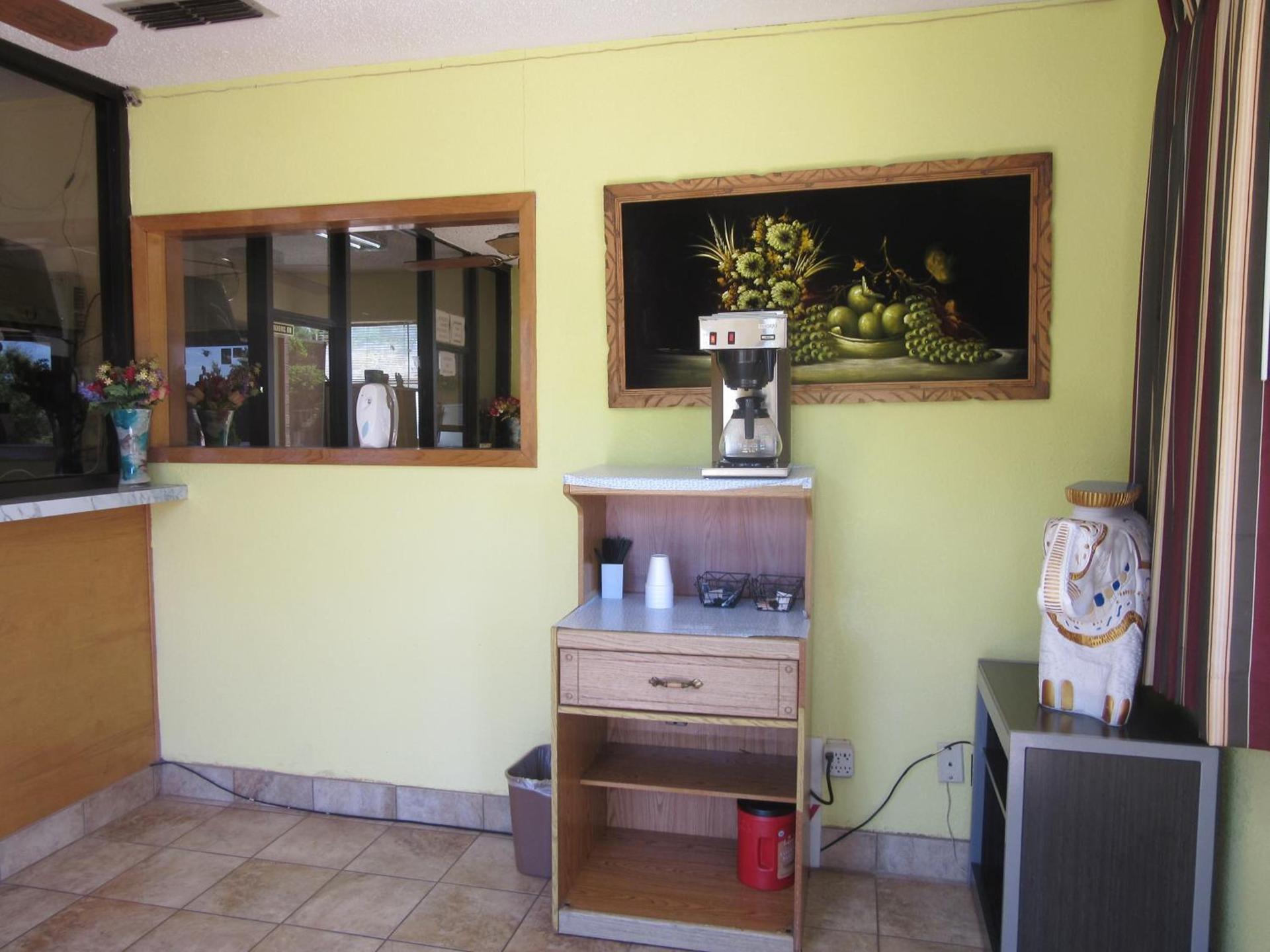 Town House Motel photo 4