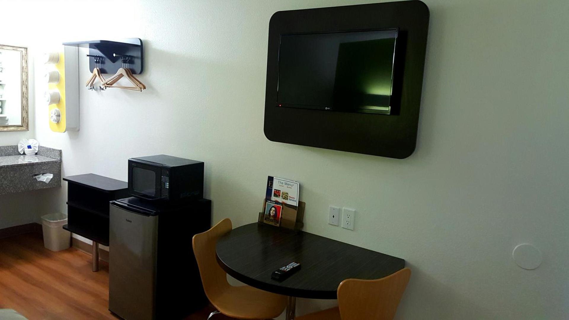Motel 6-El Paso, TX - West photo 7