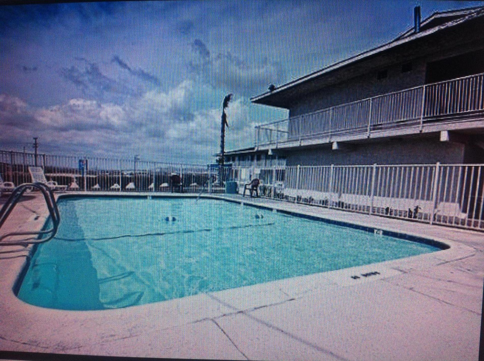 Hilltop Inn & Suites photo 19
