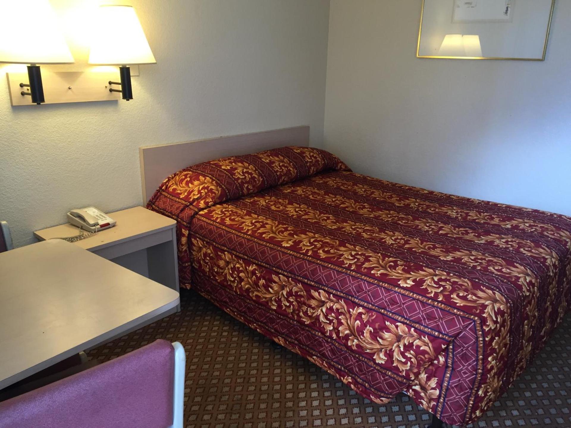 Hilltop Inn & Suites photo 17