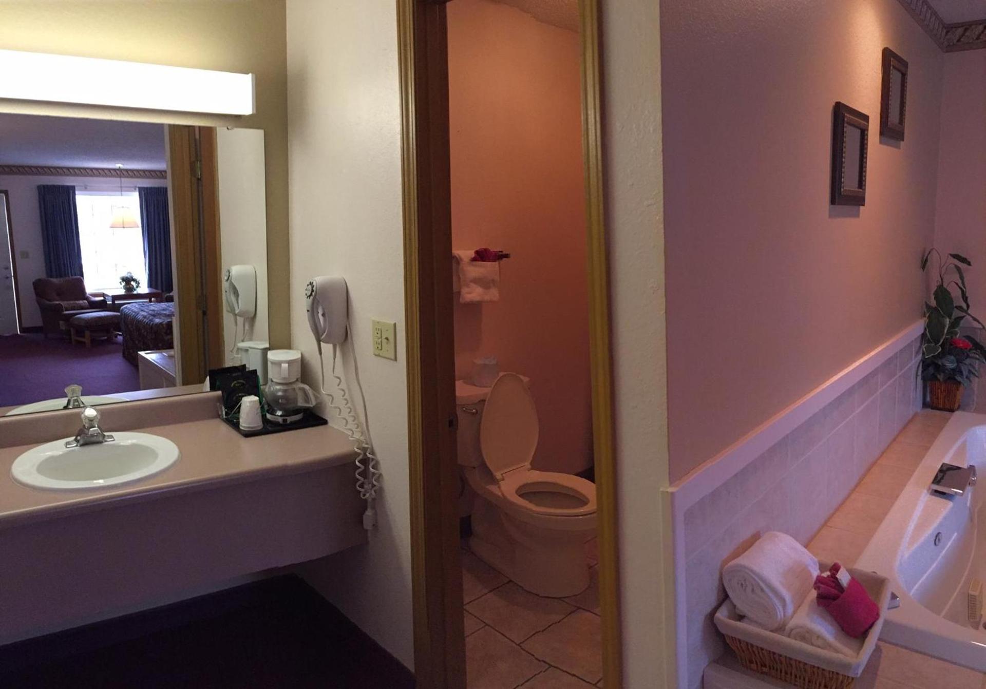 Twelve Oaks Inn photo 30