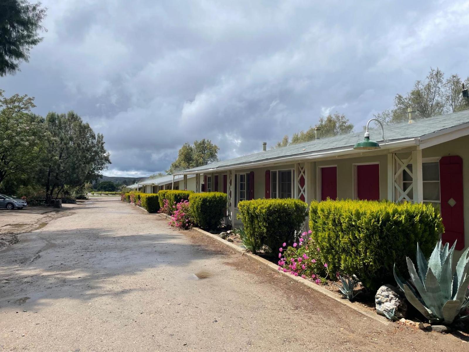 Sierra Pelona Motel photo 11
