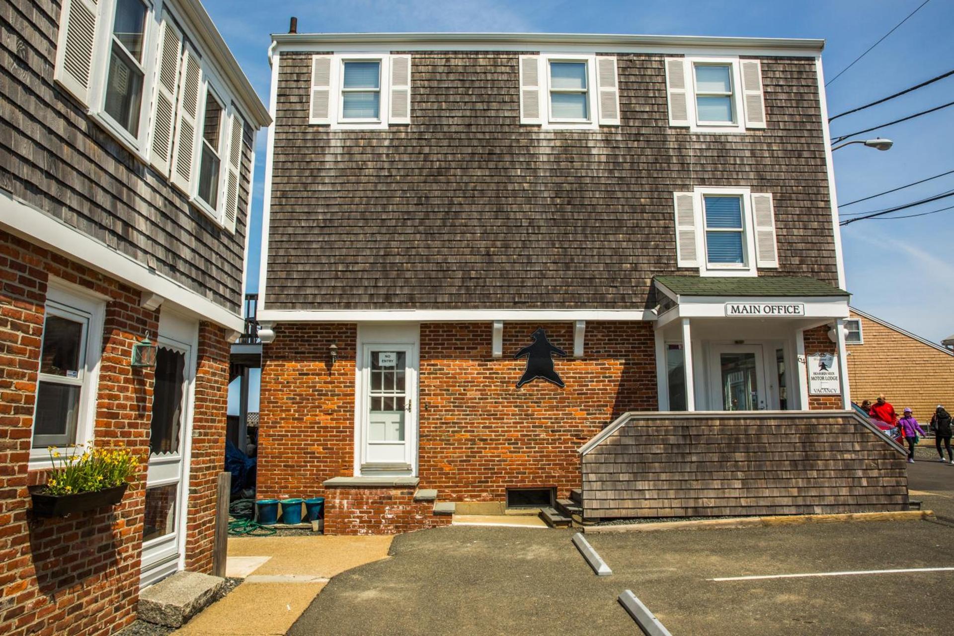 Bearskin Neck Motor Lodge photo 21