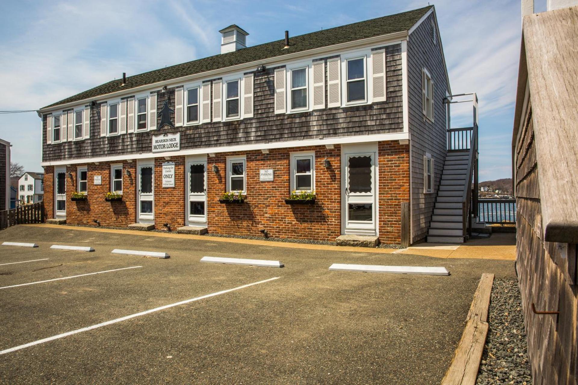 Bearskin Neck Motor Lodge photo 22