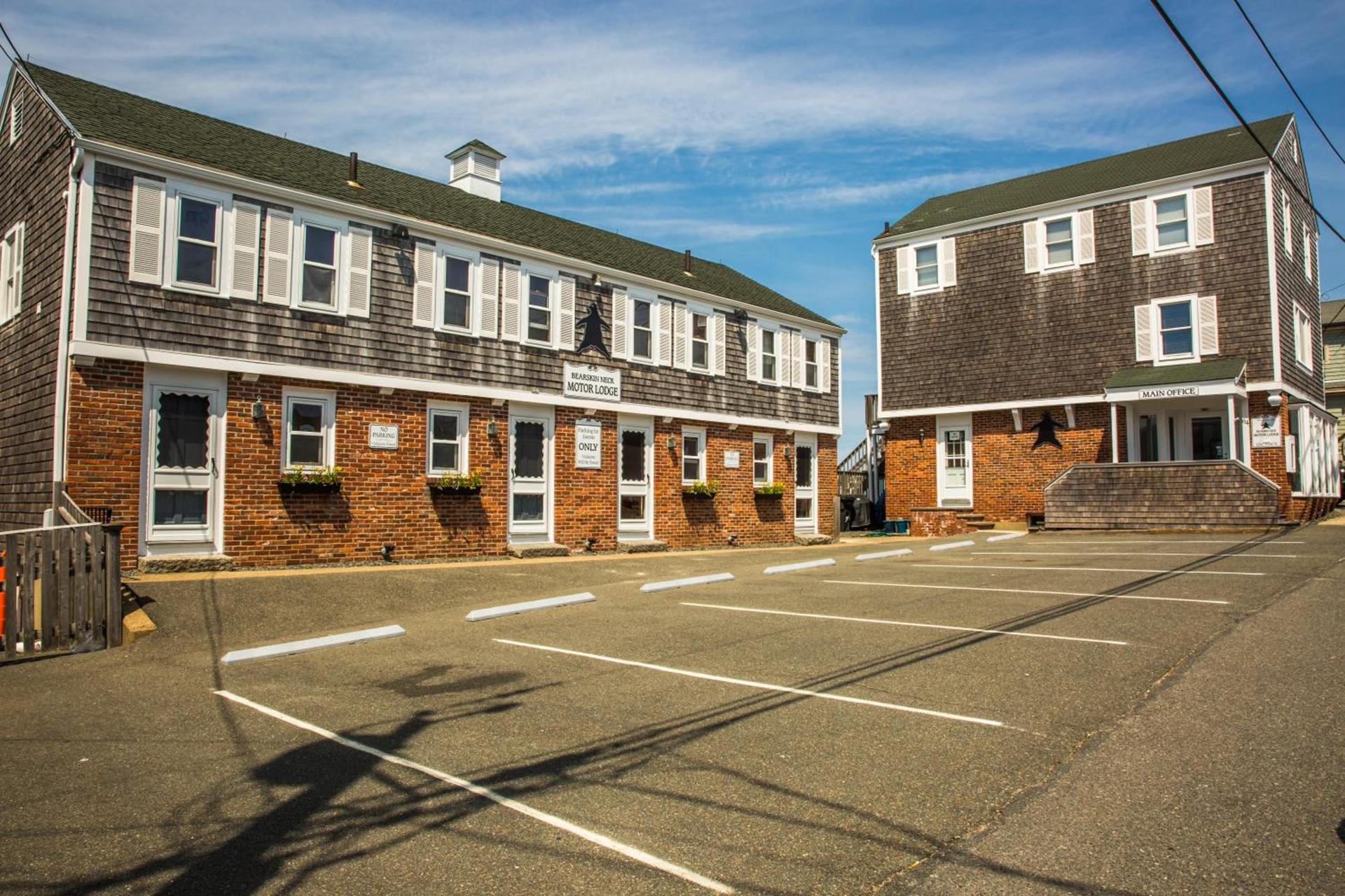 Bearskin Neck Motor Lodge photo 23