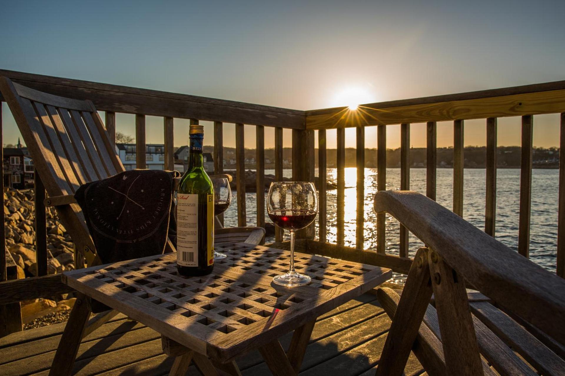 Bearskin Neck Motor Lodge photo 39