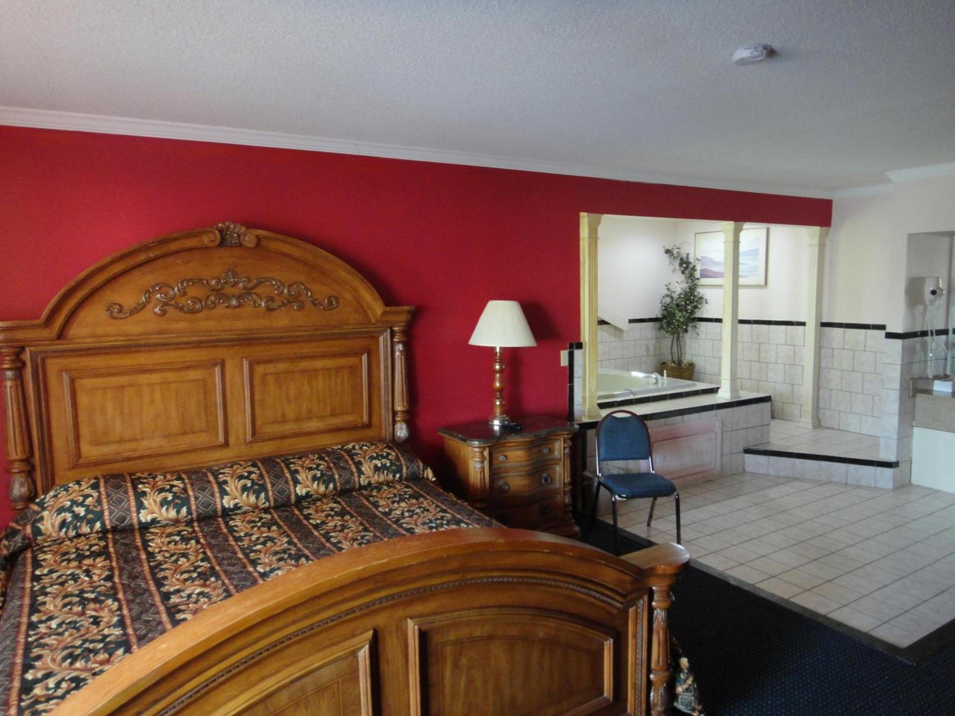 Red Carpet Inn Norwalk photo 40