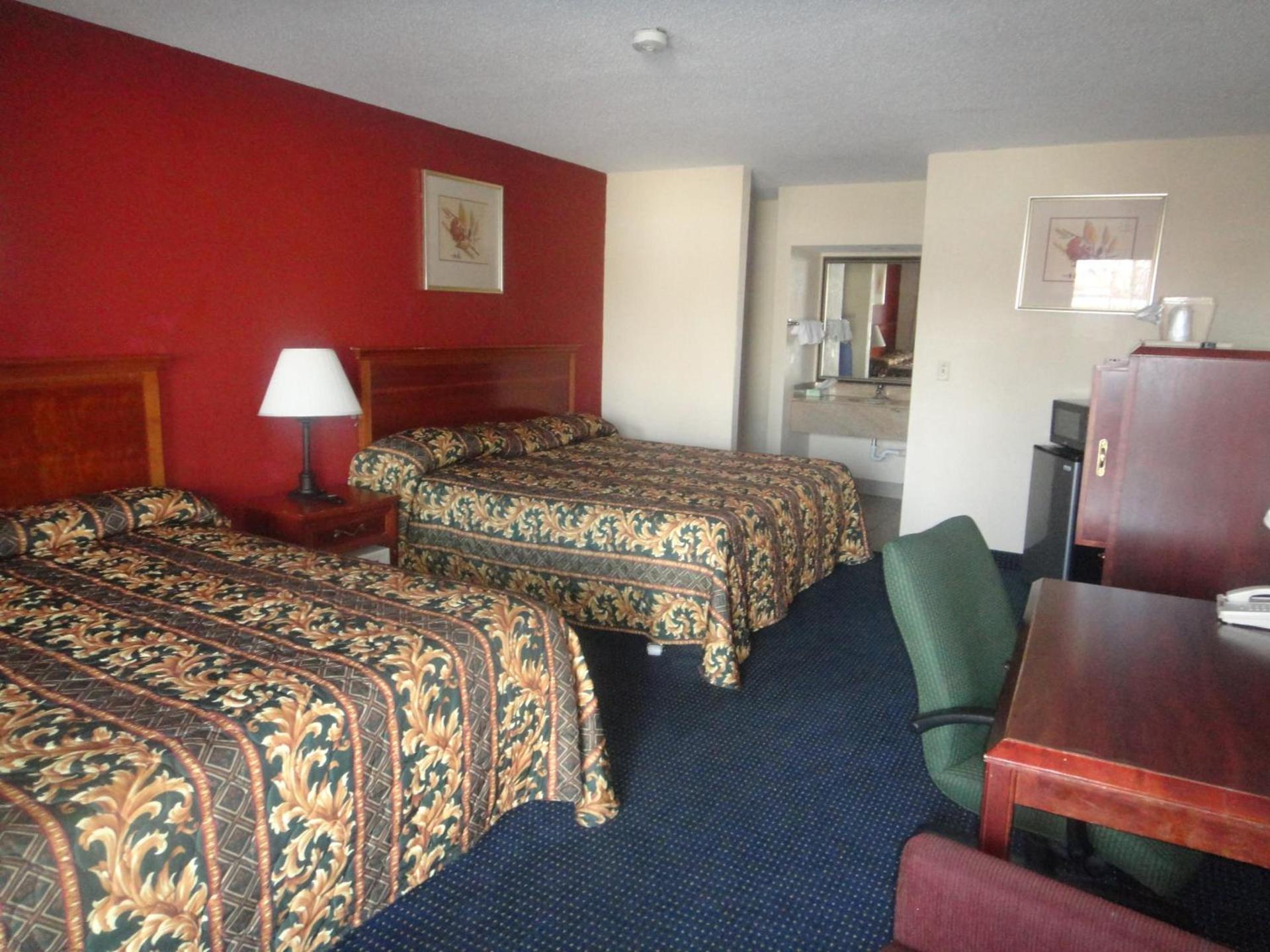 Red Carpet Inn Norwalk photo 12