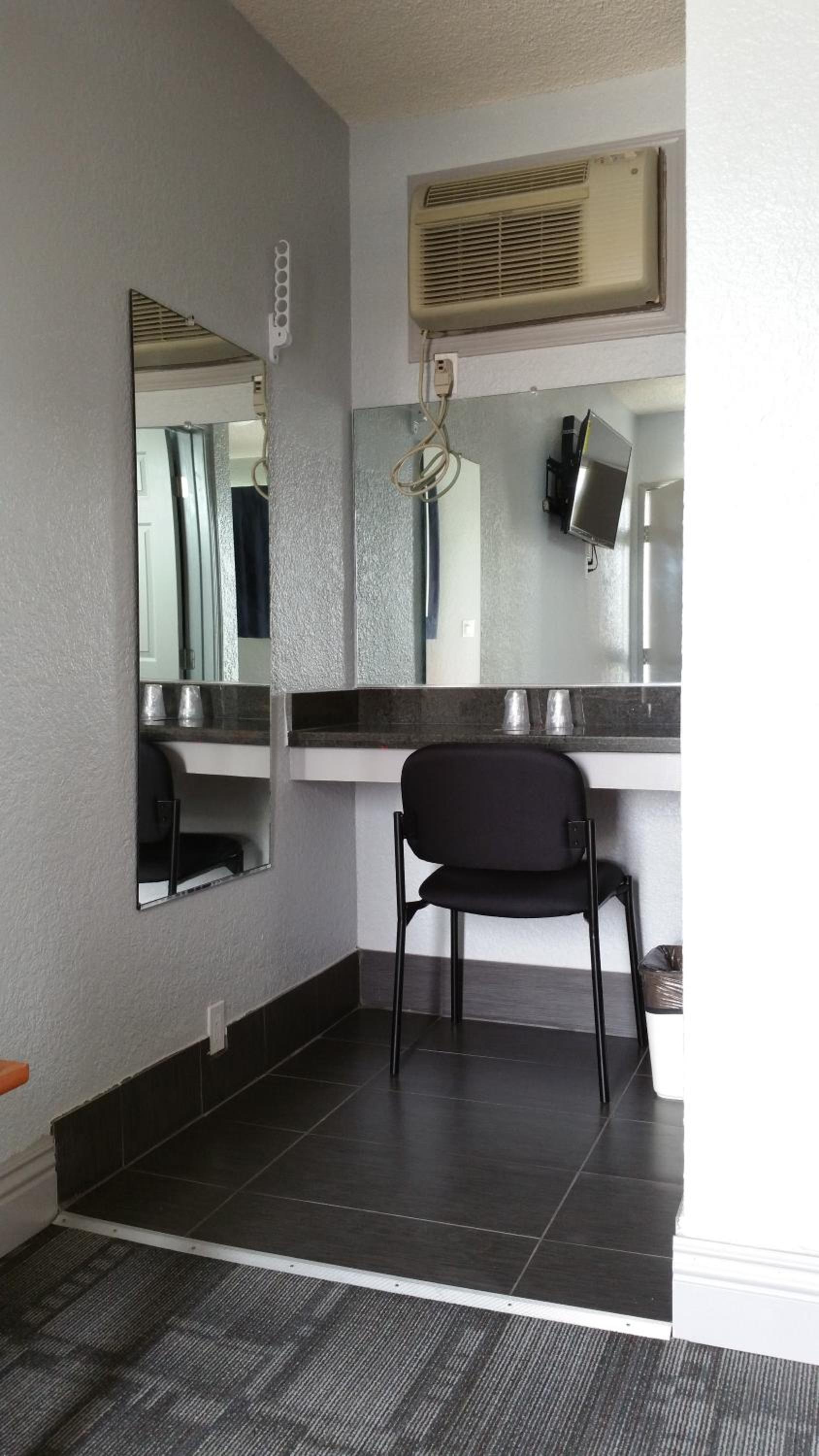 Comet Motel photo 12