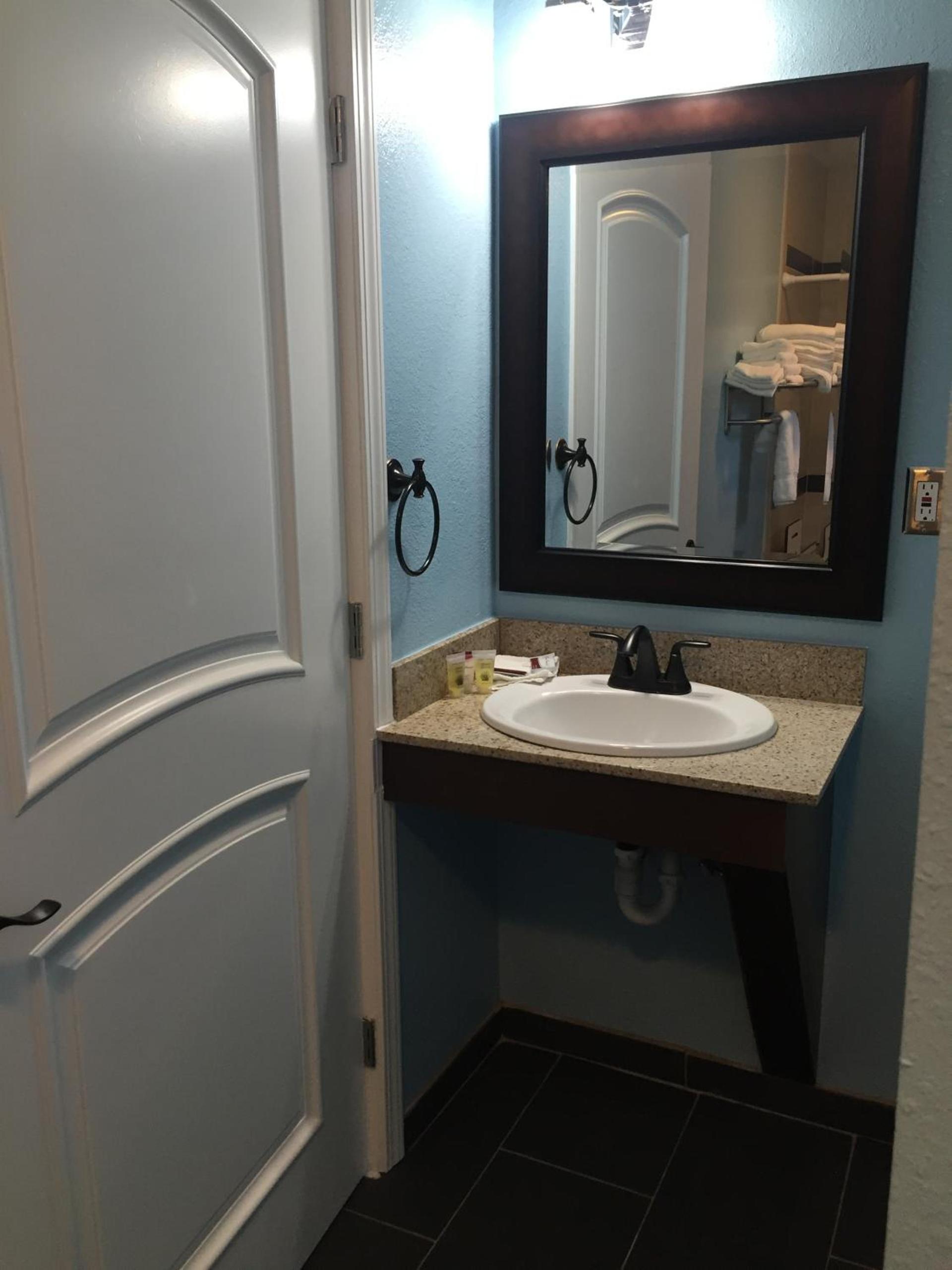 Dolphin Cove Motel photo 45