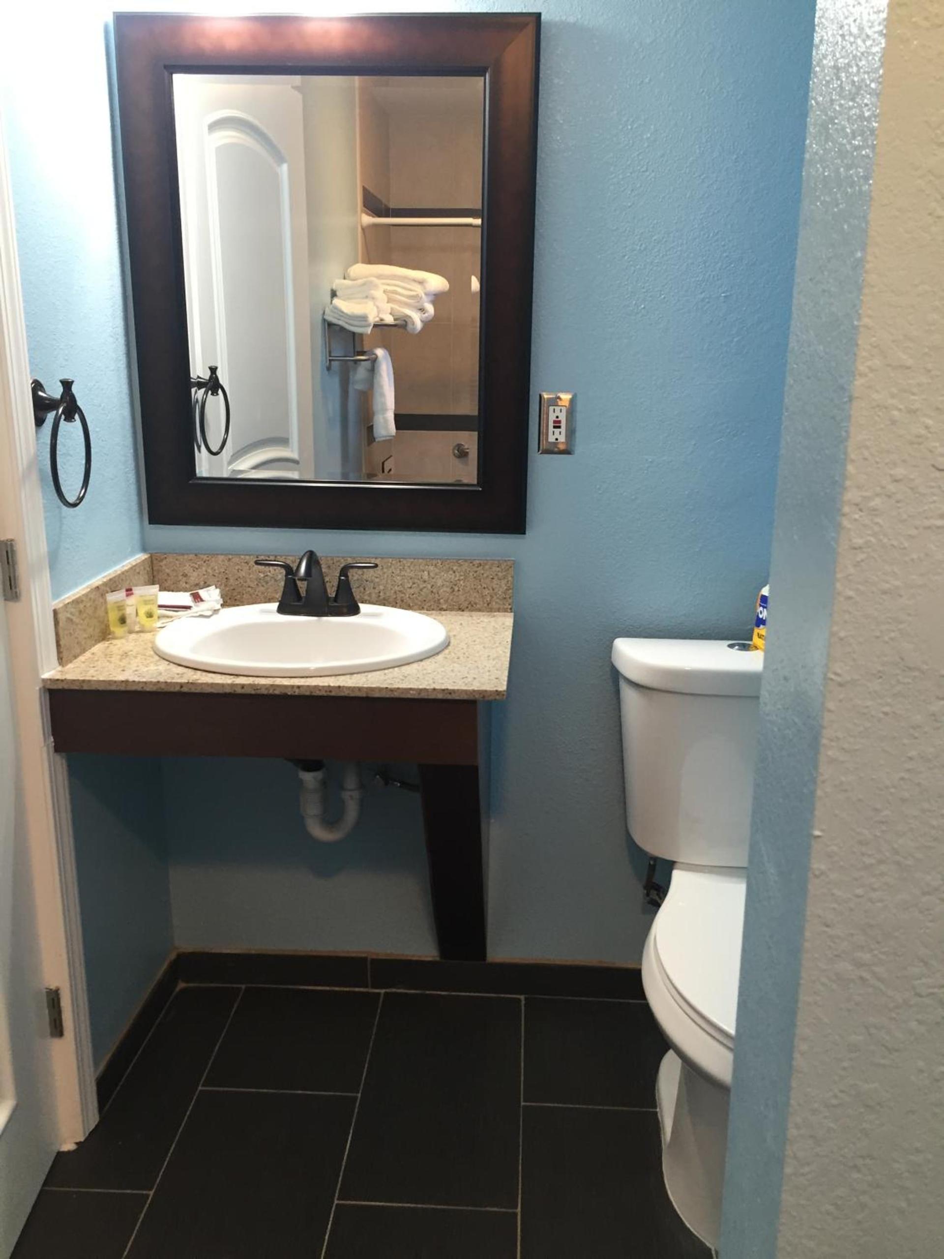 Dolphin Cove Motel photo 48