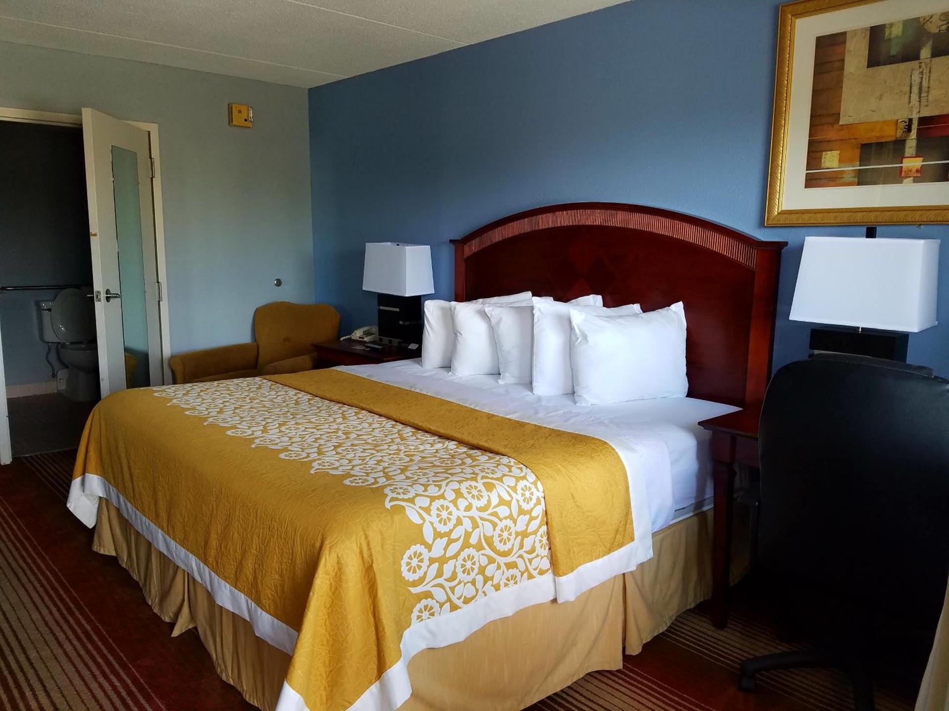 Days Inn by Wyndham Richmond photo 36